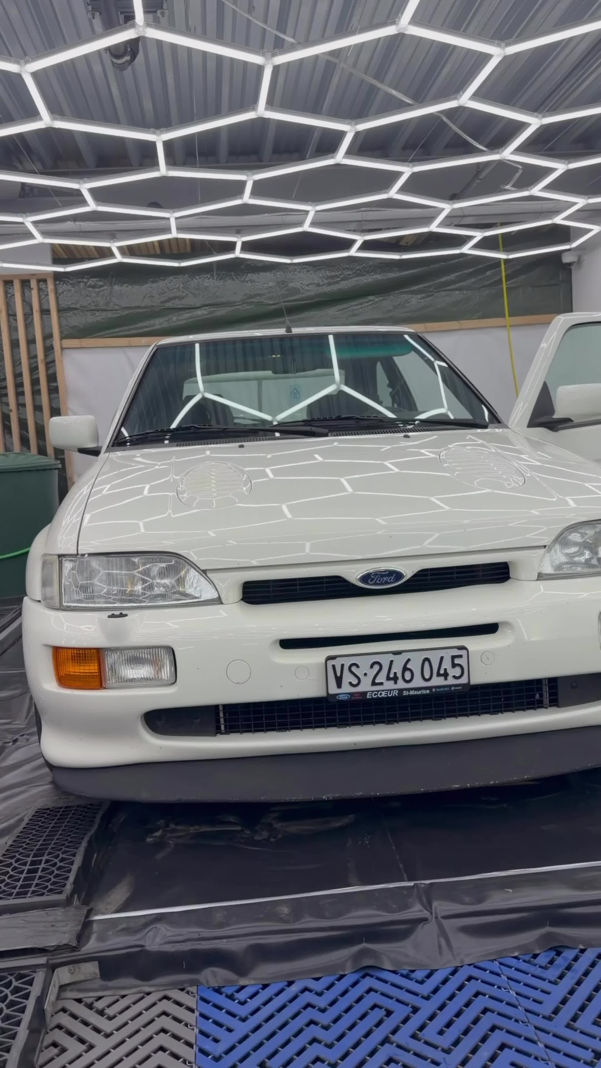 🔥 Ford Escort RS 2000 – Remise à neuf à Martigny
Une journée complète pour redonner vie à cette légende.
✔️ Intérieur, extérieur, moteur & châssis
⏱ 1 jour | 💰 CHF 400.–
📍 EasycleanVS – Martigny
Parce que certaines voitures méritent un traitement d’exception. 💎
#EasycleanVS #FordEscortRS2000 #RemiseANeuf #Detailing #Oldtimer #Martigny #CarCare #Valais