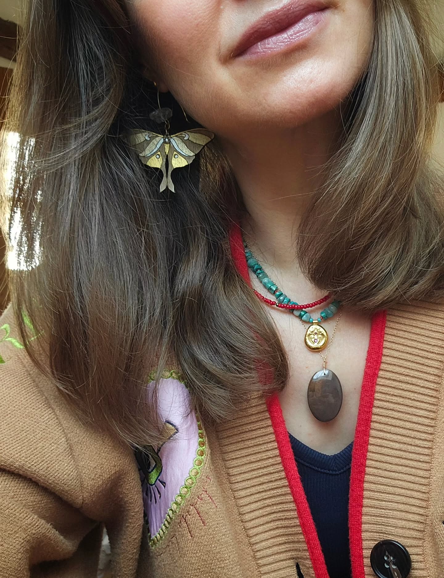 ✨ Layering, but make it meaningful.
A little three layer stack that I’ve been loving lately…
• Short seed beads for colour and softness
• Rune necklace for symbolism and texture
• A longer focal piece with a larger stone to ground the look
It’s all about playing with length, balance and contrast — letting each piece have its moment while still working together.
And of course… finished with a pair of Lunar Moth statement earrings because more is more 🖤✨
Jewellery doesn’t have to be complicated — just layered in a way that feels like you.
#LayeredJewellery #NecklaceStack #StatementStyle #HandmadeJewelleryUK