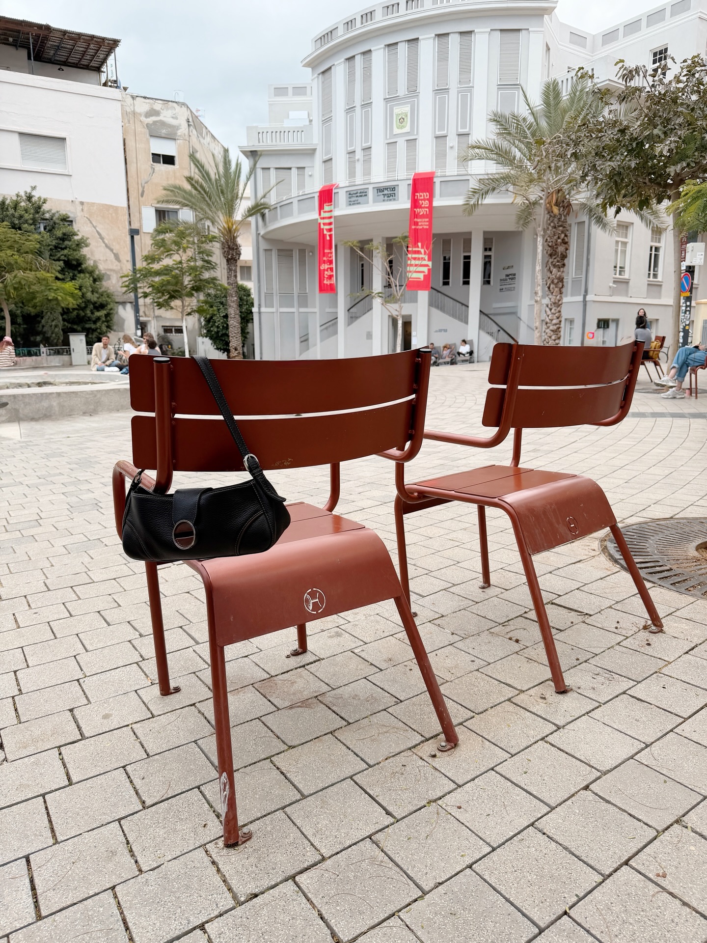 Taking our Emanuel Ungaro coffee brown baguette out after her full spa day: leather moisturizing, odor removal, and a well-deserved chance to breathe.
She came to us brand new, still with the tag on, but after spending over a decade in a closet, we thought she deserved some fresh air. And let’s be real, she’s not the only one lol.
This leather beauty can be yours for ₪640 ✨ Just use code HOLIDAY!
Keeping the outfit comfy and chill because… war day 19276338 🫠😂