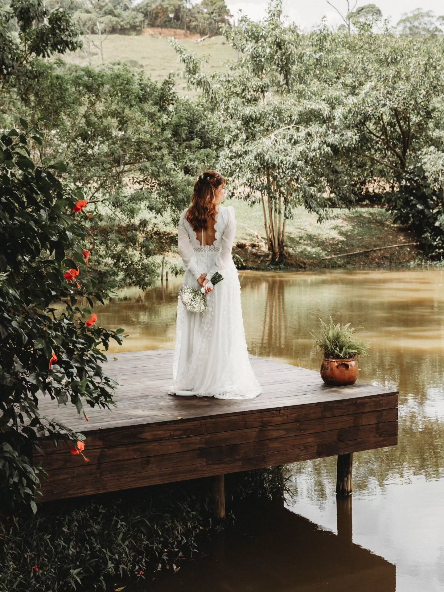 É como se o coração se expandisse em duas direções, mas com a mesma intensidade
O casamento marca o encontro de duas histórias que decidem se tornar uma só
A gestação, por sua vez, anuncia o início de uma nova história, que nasce desse amor e o transforma ainda mais
Dafny + Igor🩷