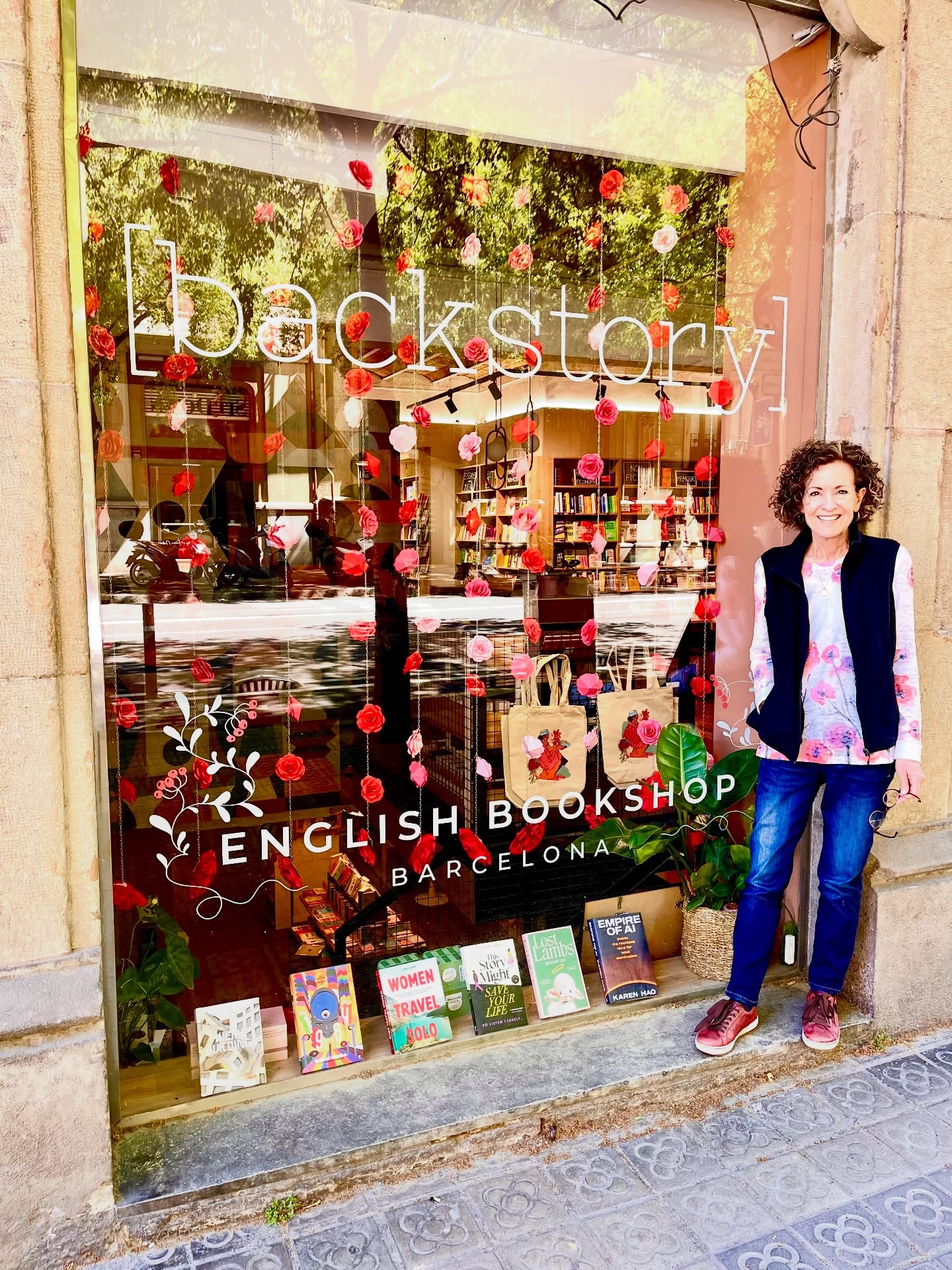 …and for April? Dozens of handmade paper roses, brought to you by the Backstory Abuela (aka Kate’s mom). 🥰🌹📚