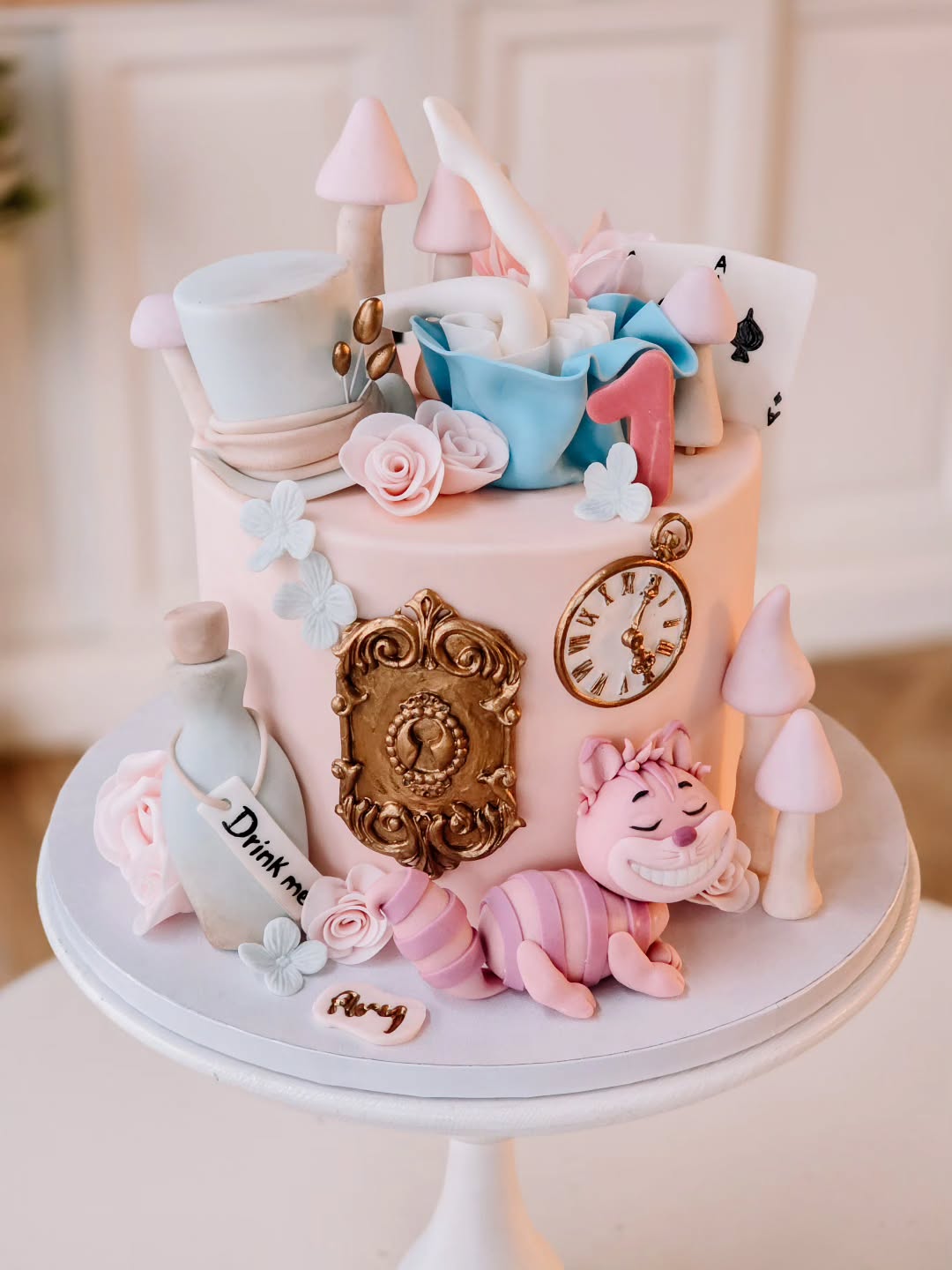 🌸 Alice in Wonderland 🌸
Un gâteau tout doux pour les 1 ans de ARY