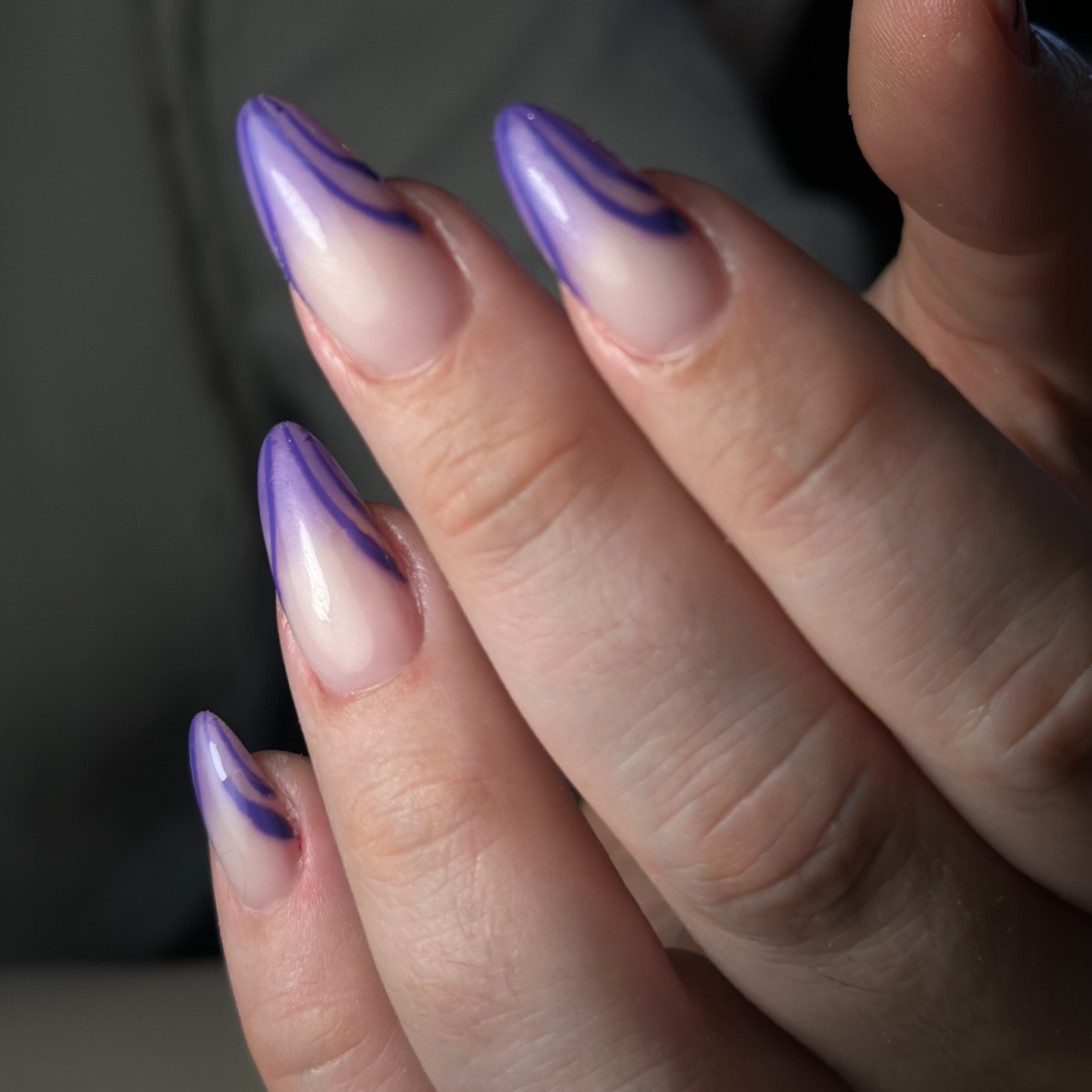💅✨ Nail art sur gainage : la base parfaite pour sublimer vos ongles !
Le gainage renforce l’ongle naturel tout en offrant une surface lisse et solide… idéale pour laisser place à la créativité 🎨
🌸 Résultat :
– des ongles plus résistants
– une tenue longue durée
– un nail art net et précis
Minimaliste, graphique ou ultra travaillé, tout devient possible sur une base bien structurée 💖
Le combo parfait : solidité + esthétique 😍
Alors, on part sur quel style aujourd’hui ? 👀👇
#gainage #nailart #ongles #manucure #naildesign onglesparfaits nailartist beautedesmains