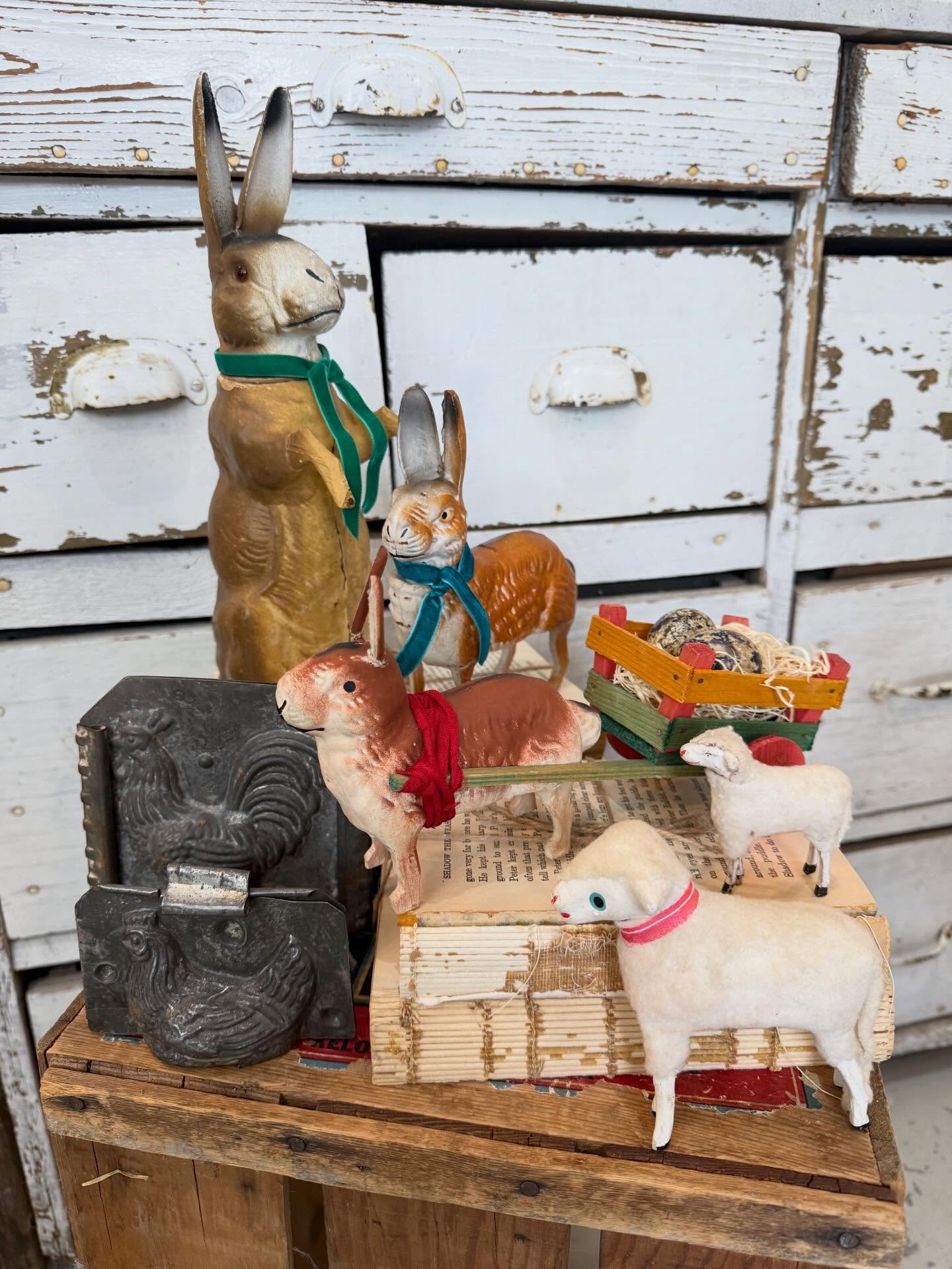 We are OPEN Good Friday … as well as Saturday and Sunday this Easter Weekend. Wishing you all a wonderful Easter…..
#antique #vintagehomeinspiration #vintagestyle #antiquehomedecor #fleamarketdecor