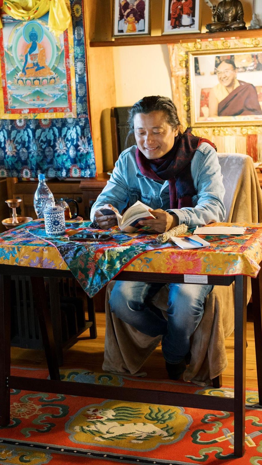 How can we study and integrate "The Way of the Bodhisattva" into our daily lives?
This video is an excerpt from a teaching by Do Tulku Rinpoche on the first chapter of "The Way of the Bodhisattva".
We warmly invite you to join our Bodhisattva Project and deepen your understanding of Shantideva’s precious text — not just as knowledge, but as a lived experience.
✨ Registration link in bio
#DoTulkuRinpoche #WayOfTheBodhisattva #Shantideva #Bodhicitta #DharmaTeaching