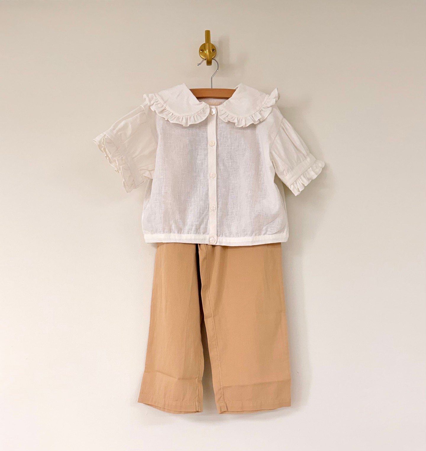 Simple, sweet, and made to last. Thoughtfully designed pieces that prioritize comfort, quality, and timeless style for everyday childhood.
#SydasBoutique #KidsBoutique #SimpleStyle #OrganicClothing #TimelessKids