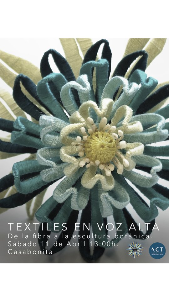 El ritual de la materia
Mi trabajo empieza mucho antes de coger una herramienta para crear la pieza. Empieza con la alquimia de la naturaleza y la preparación de la materia que le dará forma.
Con motivo de los Días Europeos de la Artesanía y en el marco del encuentro "Textiles en voz alta" de la @actcreaciontextil , he preparado una experiencia inmersiva. Un espacio donde podréis presenciar la transformación del textil en flor a traves de tres técnicas artesanales distintasen @casabonita_carabanchel
Te espero:
📅 Sábado 11 a las 13:00h
📍 Casabonita (Madrid Design District).
Calle Alejandro Morán8, local2, 28025 Madrid.
Cerca de Metro Oporto, Carabanchel.
🔗 Todos los detalles de esta experiencia inmersiva en el enlace de mi biografía..
Nos vemos alrededor de la mesa del taller.
#diaseuropeosdelaartesania @eca.crafts @oficioyarte
#altaartesaniaespañola #luxurycraftmanship