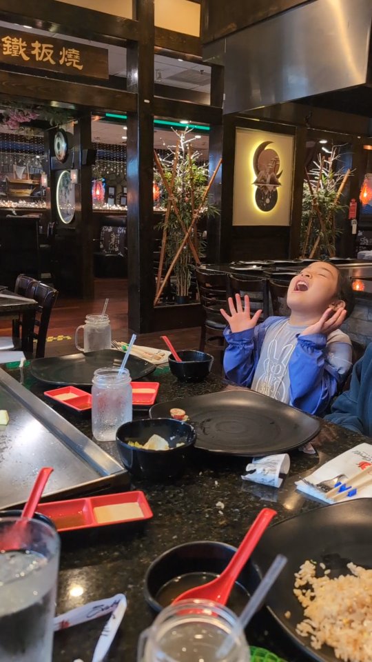 🔥 Day 4: Hibachi Grill! 🍣
Today’s adventure took us to a Japanese steakhouse where campers experienced hibachi cooking up close—flames, tricks, and all.
From fried rice to flying shrimp, this one was full of big reactions and even bigger smiles 😄
Foodies of Loudoun is officially going global 🌎