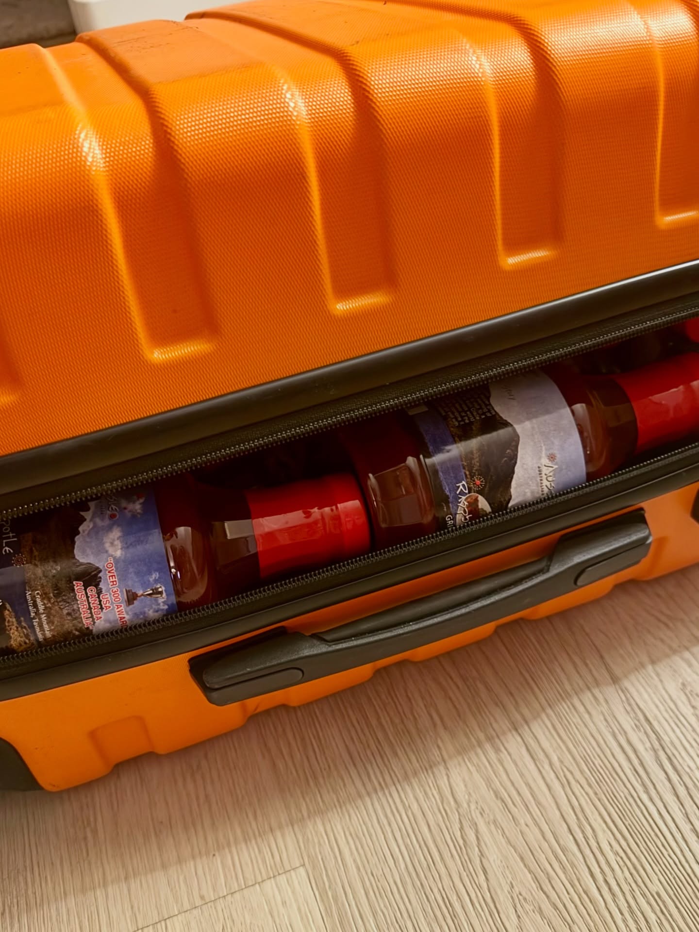 Airlines: “Pack light.”
Us: Packs 20 bottles of Raspberry Chipotle BBQ Sauce. 😂
Priorities, mate.
What’s in your luggage? Cheers mate!
#AussomMoments #TeamAussom #AussomEats #BBQlife #RaspberryChipotle