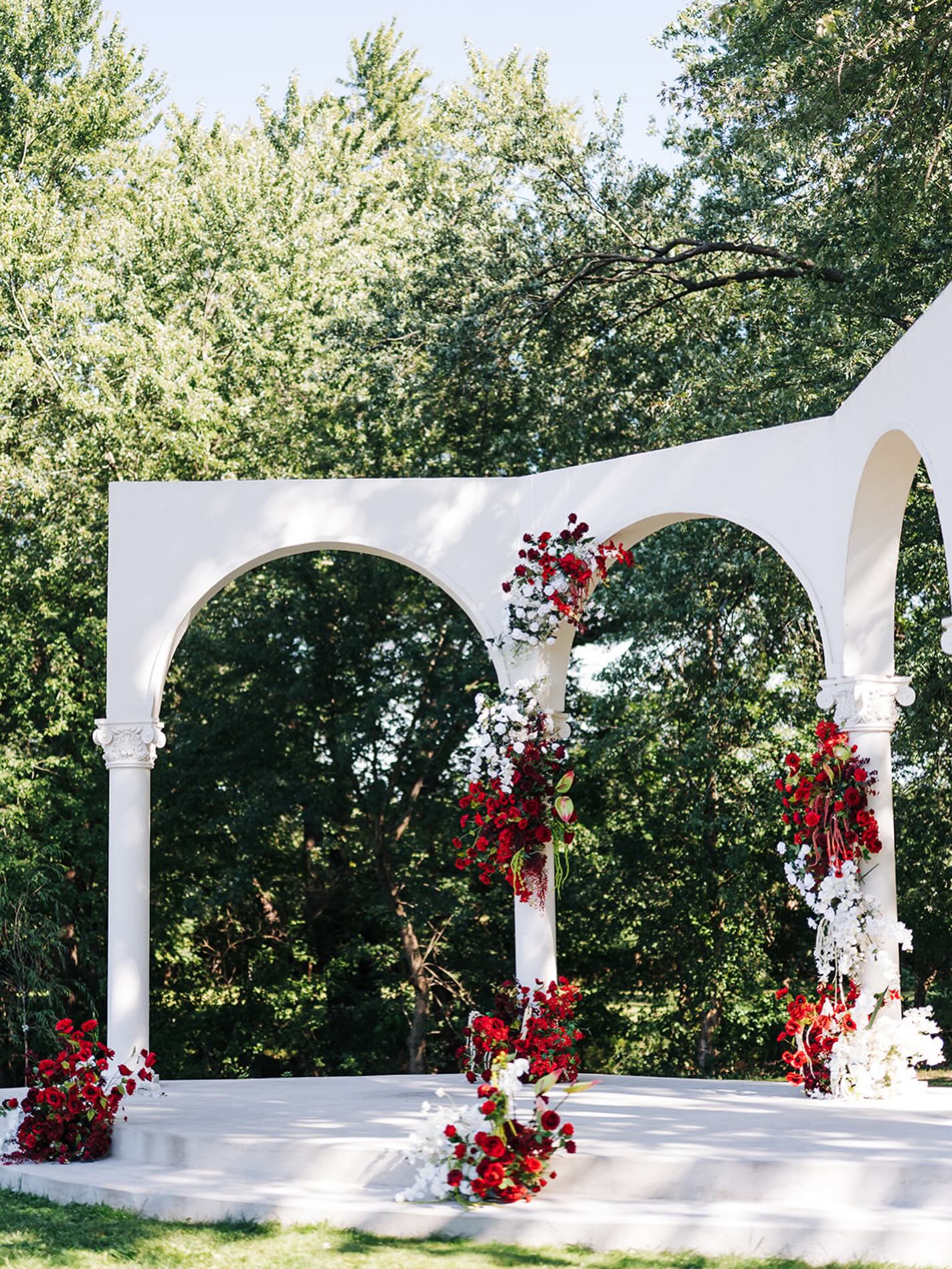 A modern ceremony space with a timeless color palette. ❤️
Coordination - @dmvweddingsandevents
venue/catering - @ceresvillemansion
Photography - @dcorzo_photography
Videography - @tlicmedia
Band - @bachelorboysband
Florals - @thelemondecor
Glam - @sparklebyelena
Cake - @plantbakedbysarah
Content creation - @contentbyliz_