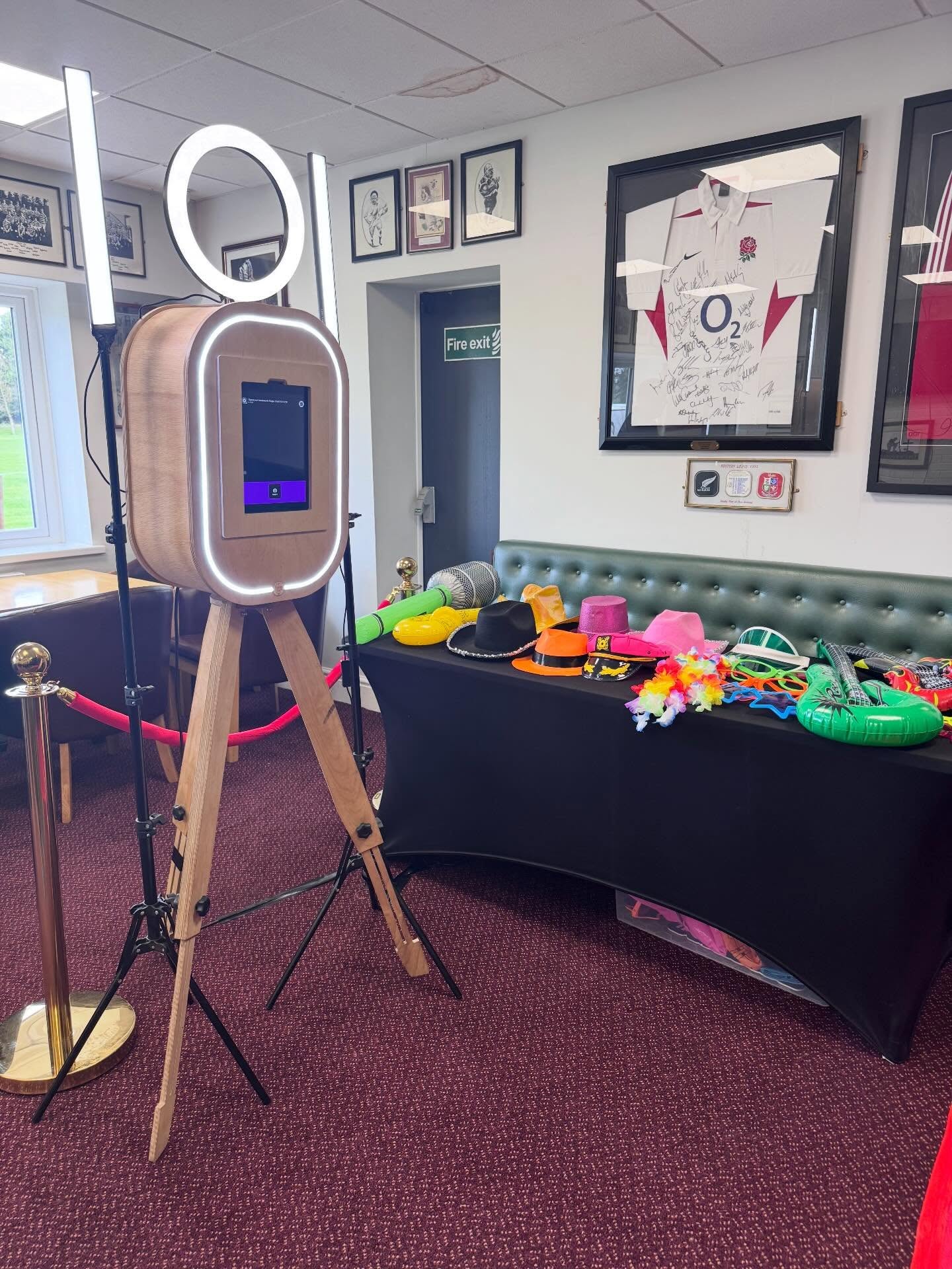 Digital vintage pod 📸 All our pods can print or be set to digital downloads, from £199 for whole of event on digital including props book yours in today with just a £50 deposit.