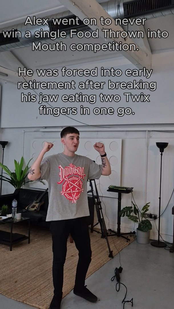 Food throwing > Music Video filming.
It was a beautiful moment ā¤ļø @factorystudiosbristol
Ps. Music video and a new single coming soon....š
š„ @kyle_in_bermuda
Paid actors: @_.alexbowyer & @benhussey_94
-------
#buriedinbermuda ##bristolmusicscene