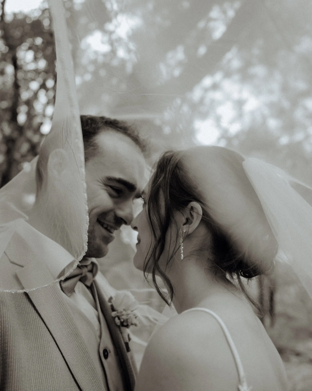 Birgit & Ward 🤎
Hoe meer ik terugkijk naar de huwelijken van vorig jaar, hoe harder de goesting om er dit jaar weer in te vliegen.
En you know what? Nog maar 6 weekjes aftellen 🤩
#weddingphotography #weddinginspo #huwelijksfotograaf #idoido