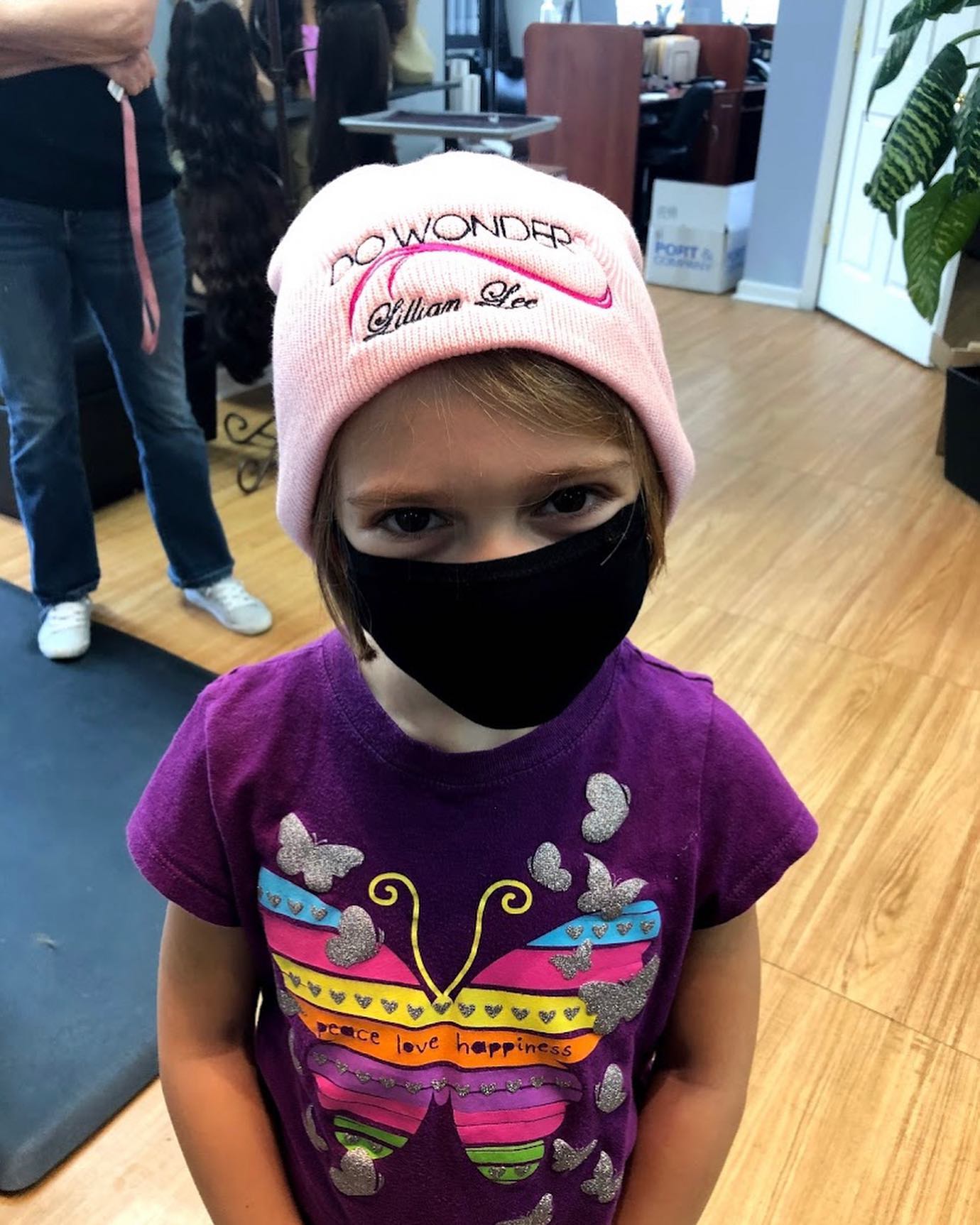 #wigsforkids These are a few of the kids that received wigs through dowonders. Love meeting these kids always and being able to help out these warriors find their perfect wig❤️.