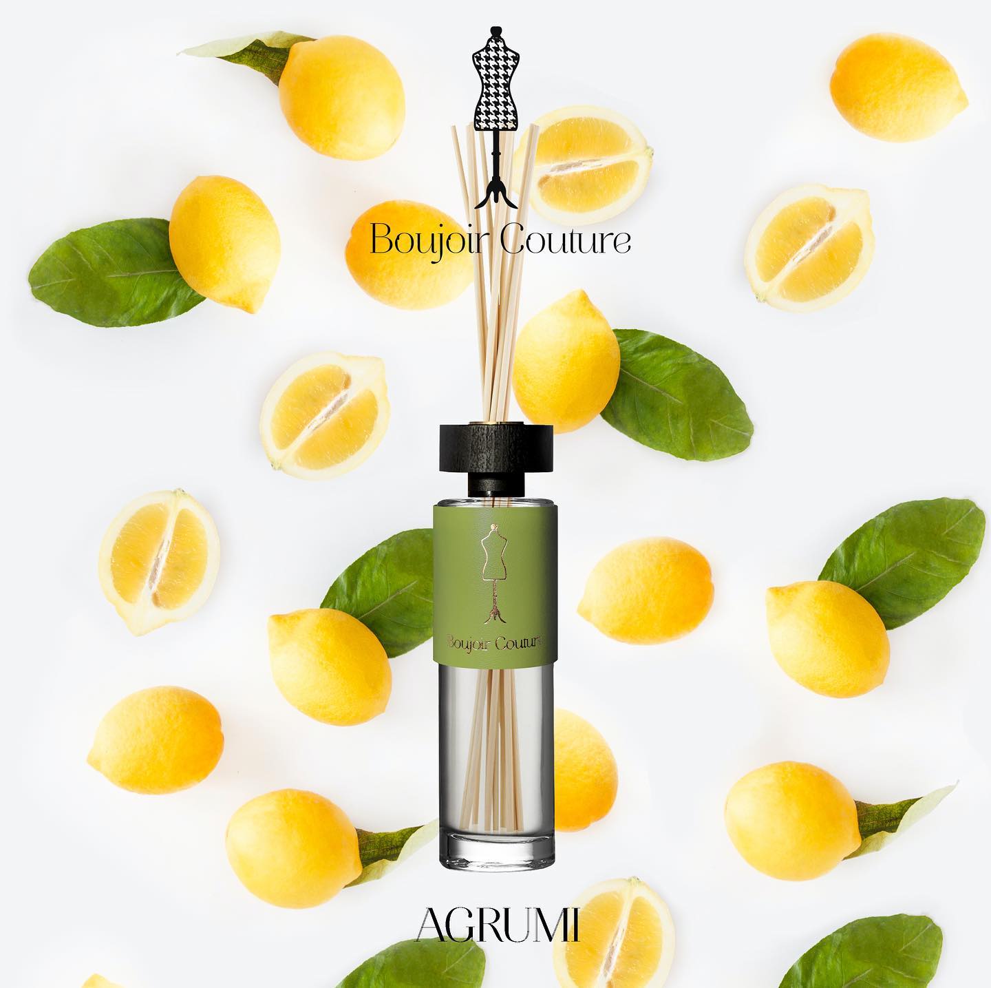 Dalle note intensamente agrumate di arancio, lime e pompelmo, fa capolino il bergamotto, la fragranza più sensuale usata dai mastri profumieri. Amabile ed elegante, l’essenza decisa del mandarino dona robustezza a questa fragranza e la rende unica. #ambienteeprofumi #agrumes #limone #arancia #diffuser
