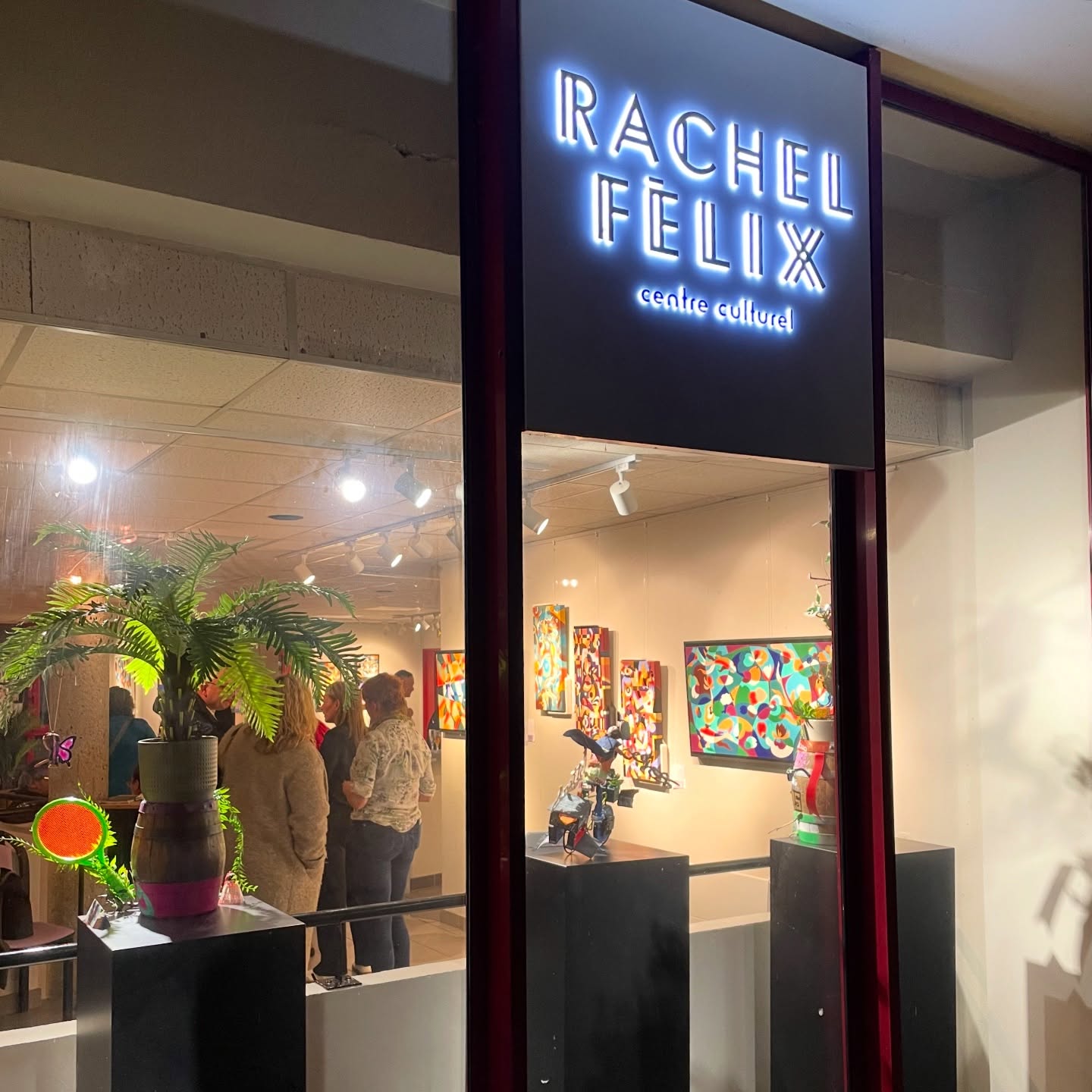📣 Vernissage du 27 Mars {𝗠𝗮𝗴𝘂𝘆 𝗩𝗮𝘇 & 𝗡𝗔𝗘𝗦}
🎨 𝘊𝘦𝘯𝘵𝘳𝘦 𝘤𝘶𝘭𝘵𝘶𝘳𝘦𝘭 𝘙𝘢𝘤𝘩𝘦𝘭 𝘍é𝘭𝘪𝘹 ~ 𝘔𝘰𝘯𝘵𝘮𝘰𝘳𝘦𝘯𝘤𝘺
~~~~~~~~~~~~~~~~~~~~~
👉 Merci à toutes les personnes présentes, c’était magique ! ❤️
👉 L’exposition est ouverte jusqu’au 11 avril 2026 au centre culturel Rachel Félix @villedemontmorency
•
•
•
•
•
#exposition #montmorency #centreculturelrachelfelix #50nuancesdemarguerite #maguyvaz