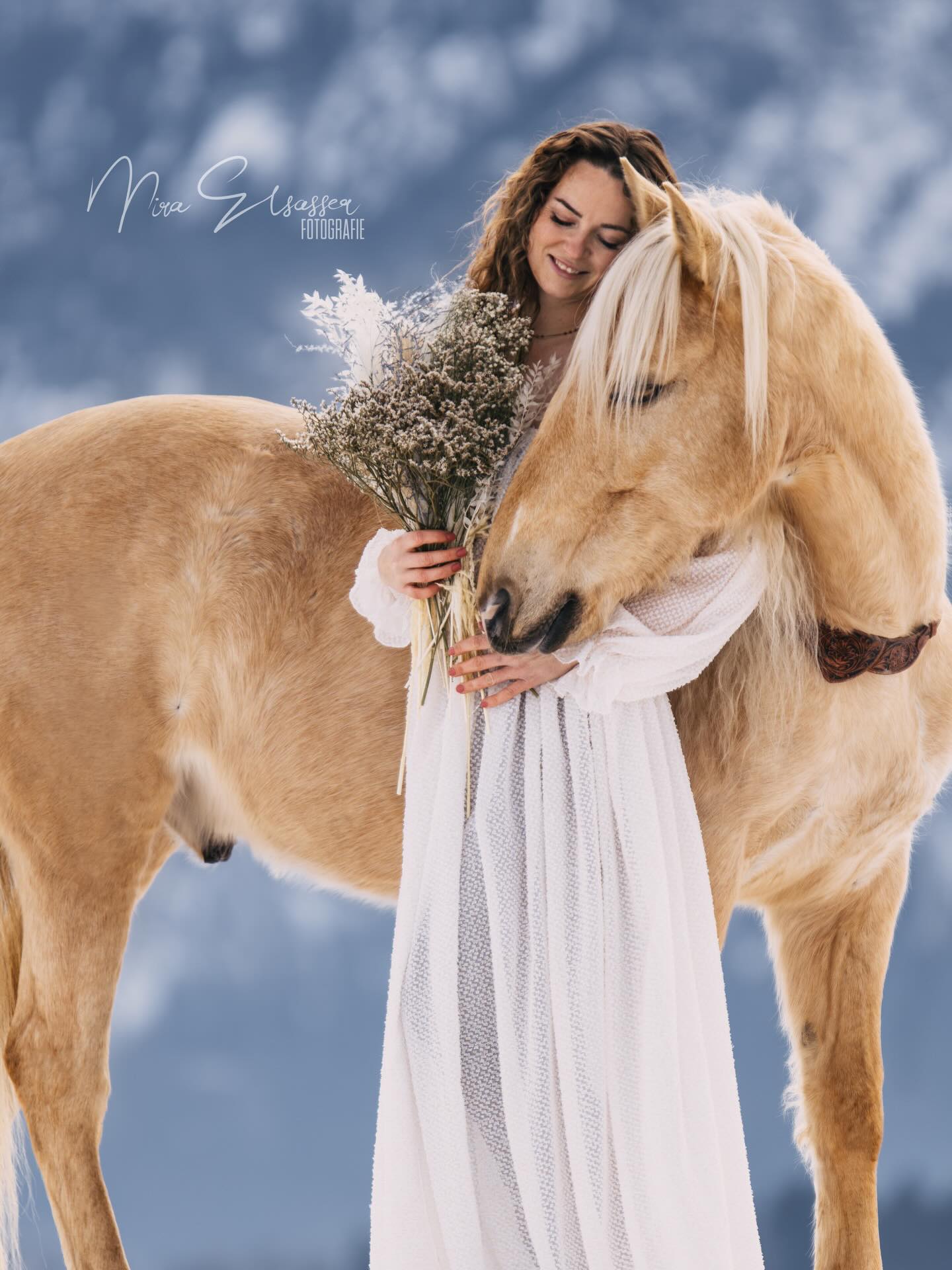 Tierarzt Termin 🐴
•
Sui bekommt heute zum einen seine Zähne wieder schick gemacht und es steht noch die Entfernung von seinem Sarkoid auf dem Plan. Das wächst nämlich immer weiter vor sich hin und man kann es glaub ich gut entfernen. 😇
•
Am Samstag ist dann schon Marbach auf dem Plan 😍… und den Tag vorher kann ich hoffentlich sagen wie es mir Happy weiter geht. Am Sonntag gebe ich wieder einen Kurs dann ist diese volle Woche auch schon wieder rum 🥰…