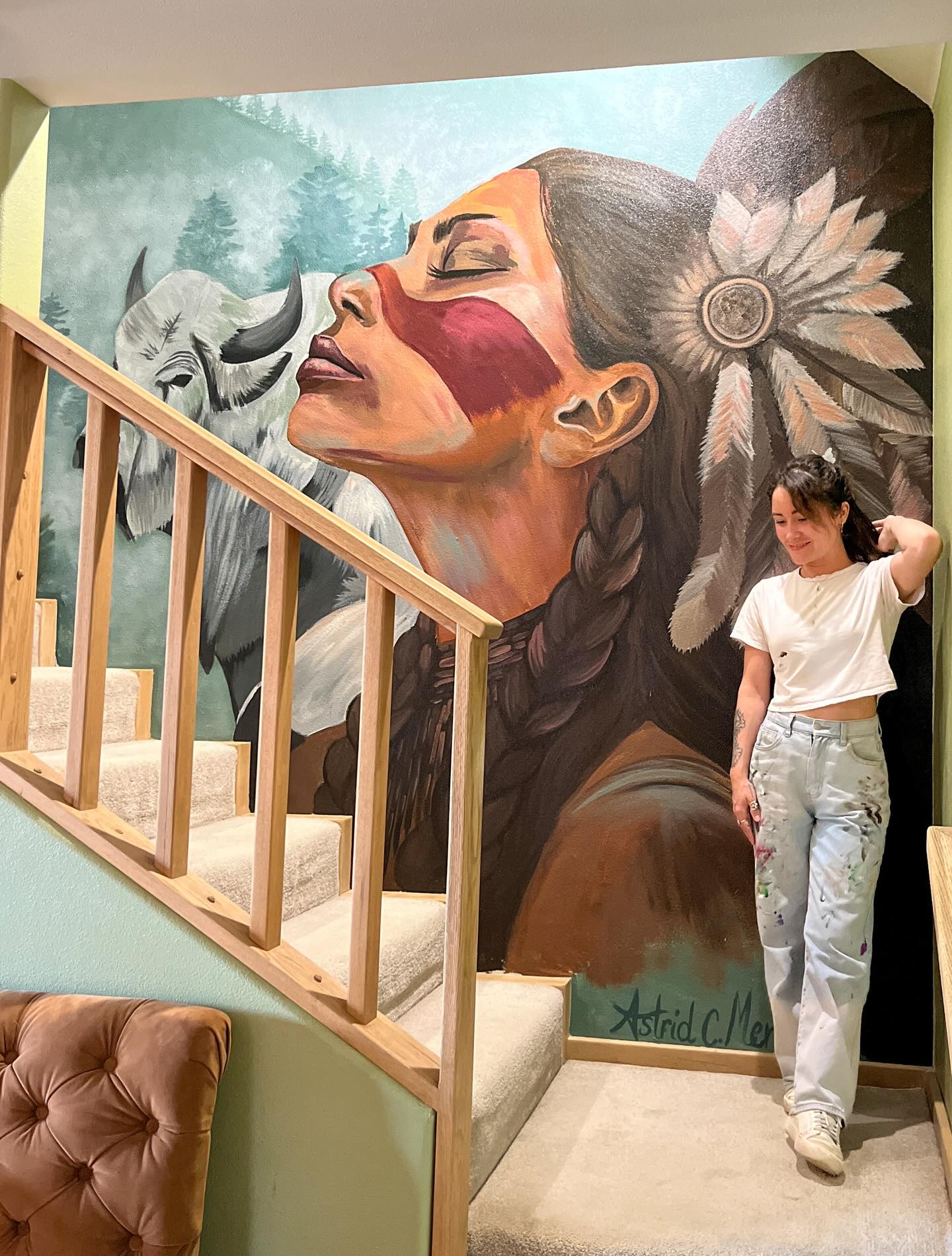 Another mural finished in a stairway hallway✔️my first portrait in large scale. Absolutely looooooved it ☺️✨ what should I name this one?