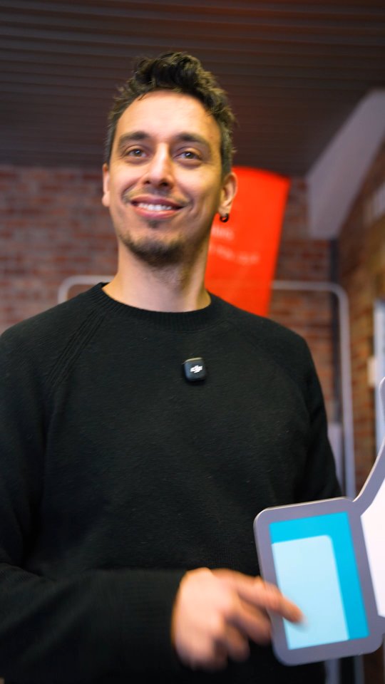 La découpe CNC permet de transformer des matériaux bruts en supports visuels précis, élégants et impactants.
Lettrages en relief, enseignes personnalisées, éléments décoratifs… grâce à la précision numérique, chaque création est nette, durable et parfaitement fidèle au design.
Que ce soit pour valoriser une vitrine, habiller un espace ou renforcer votre image de marque, la découpe CNC donne vie à vos idées avec un rendu haut de gamme.
Contactez-nous pour vos projets sur mesure
Écrivez-nous en DM et démarrez votre création dès aujourd’hui
#CNC #Publicité #Design #Signalétique #Création Branding