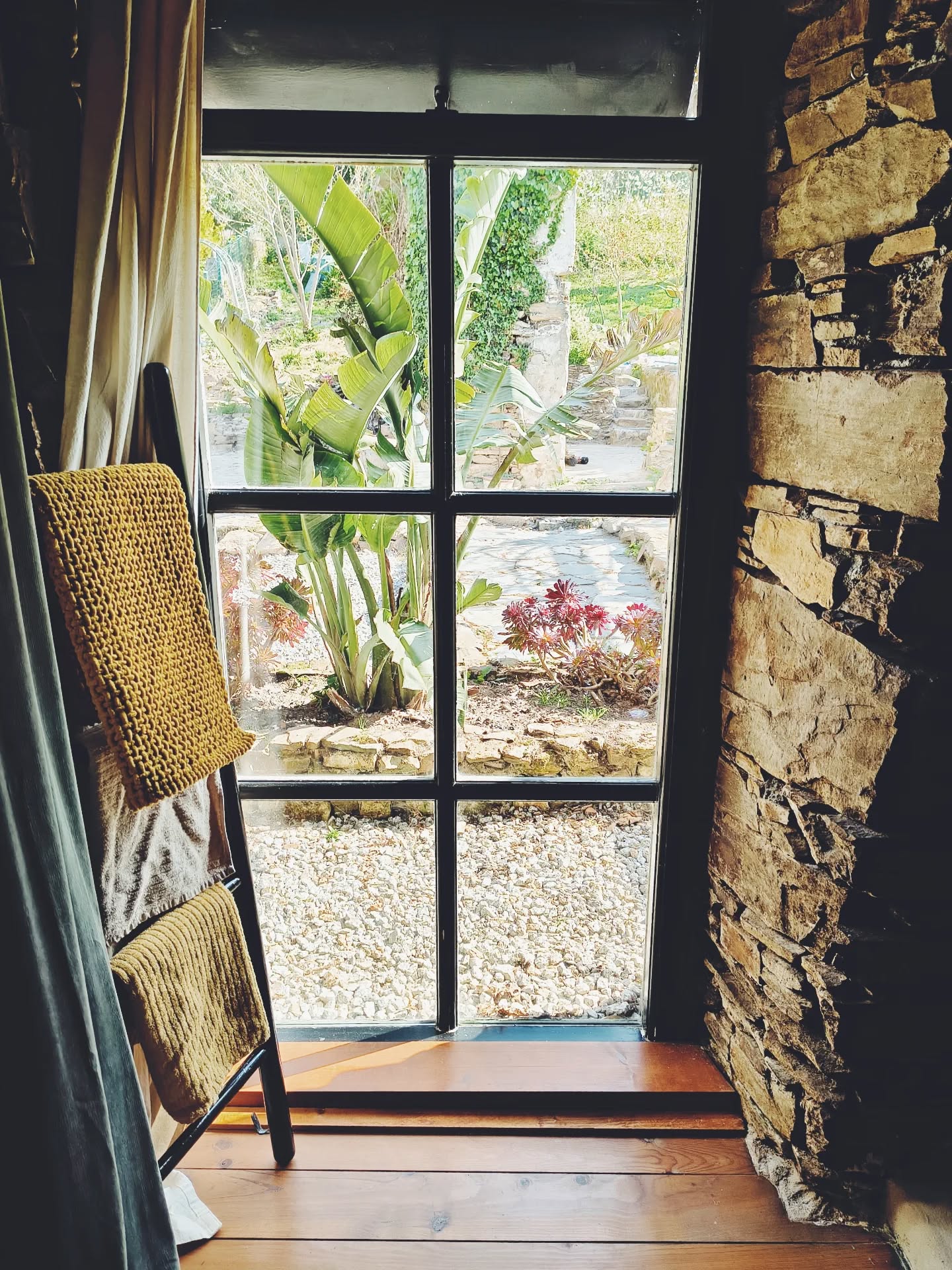 And how is the view from the bathroom at Casa Kukui? 🌴
¿Y cómo es la vista desde el baño de Casa Kukui? 🌴
#casakukui #holidays #galicia #deco
