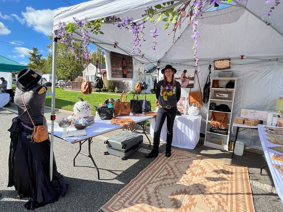 ✨Happy Autumn Lights! #westmilford #autumnlights #fair #rockandstone #shopsmall