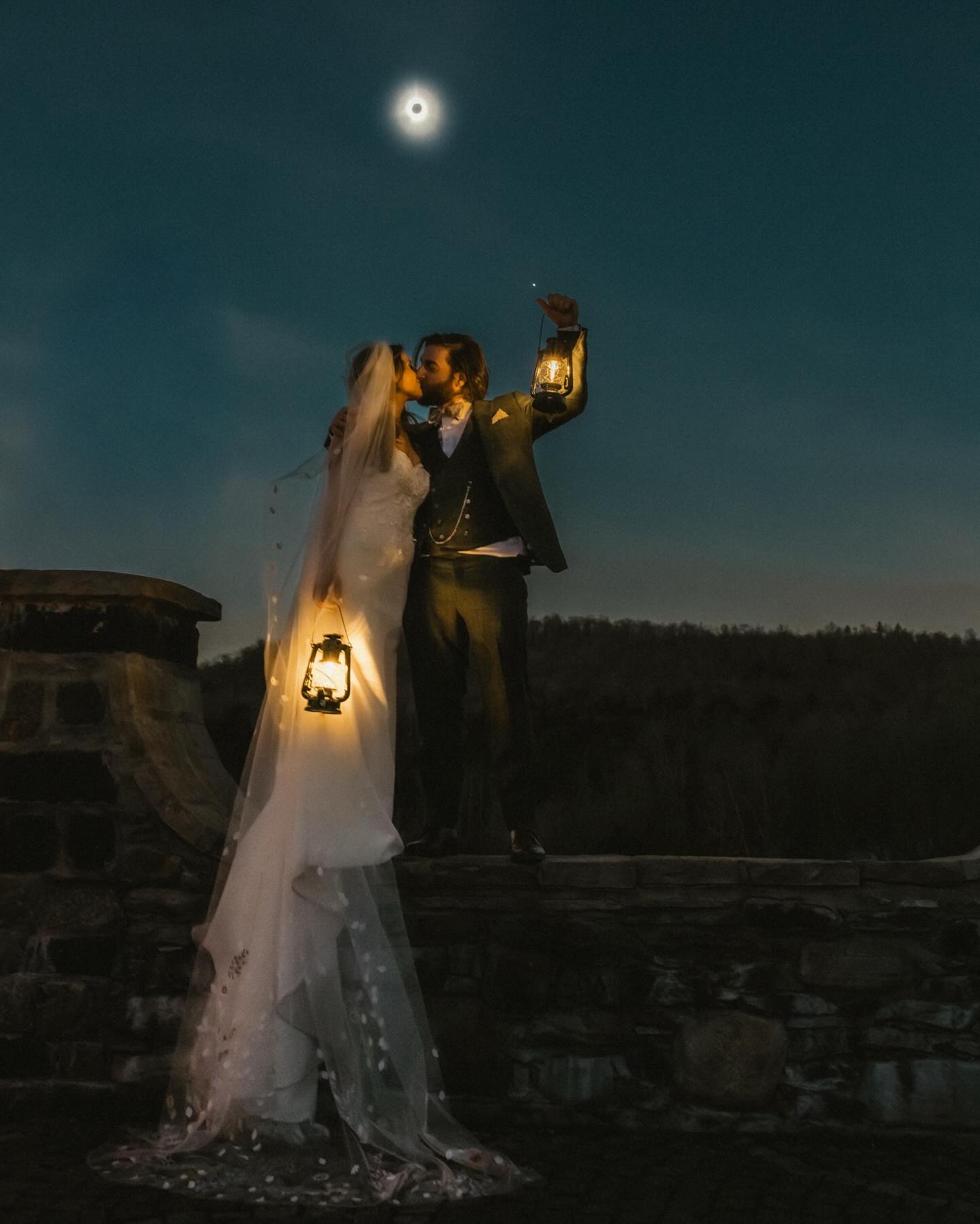 They got married on a Monday. Not for convenience — but for the sky.
Two years ago in Sutton, they chose a date that most people would overlook… all for a chance to stand beneath an eclipse and begin their life together in that rare, fleeting light.
It was a risk. No guarantees, just hope. If the clouds rolled in, the moment would disappear before it even began.
But that’s what made it meaningful.
They trusted the timing. They embraced the unknown. They believed in something bigger than them.
And somehow, everything aligned.
The sky cleared. The light shifted. Time slowed down just enough for it all to sink in.
They got lucky…
and it became one of those moments you don’t just remember — you feel forever. ✨