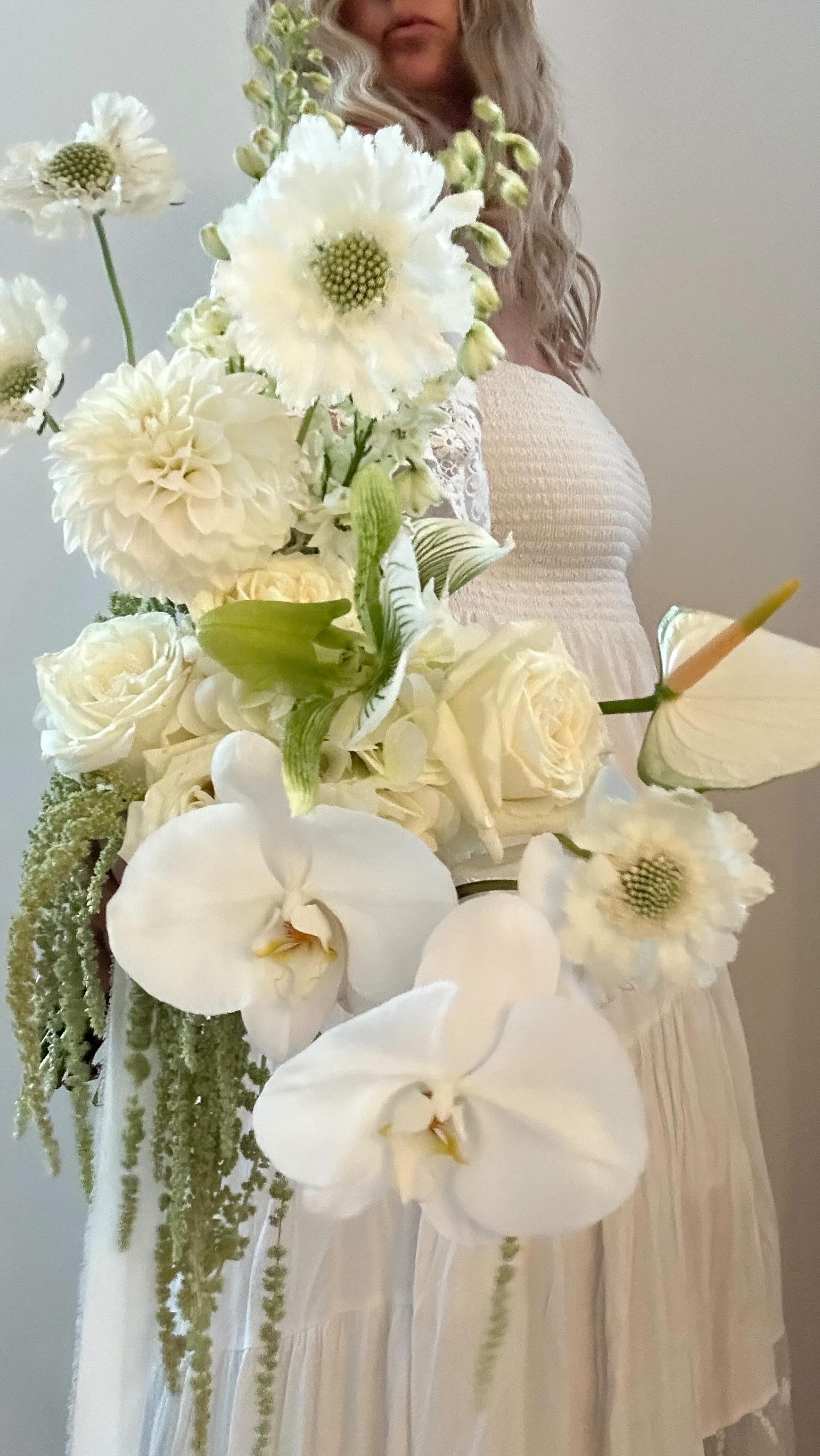 A little note from your florist 🤍
We truly understand — flowers can feel expensive. We see it every day too. This pricing simply reflects the cost of the blooms themselves, before any design, preparation, or setup begins.
Everything that follows is created with so much care, love, and intention for your day 🌸