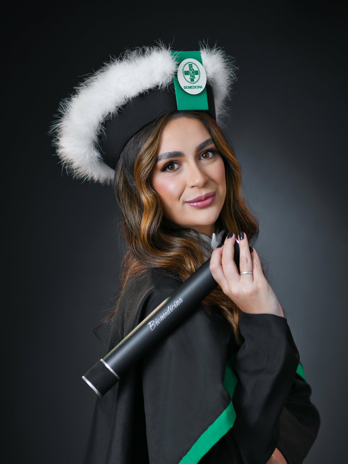 Passando para compartilhar uma prévia da sessão de fotos da turma de @biomedicinaurifw
✨️🎓