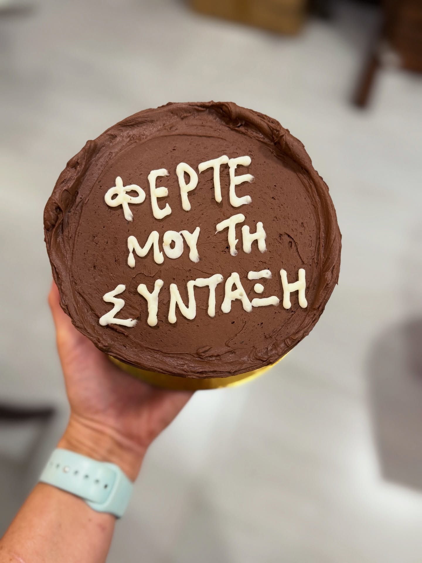 Για όσους το εχάσατε, προχτές είχε γενέθλια η μάμα μου! Άλλοι ξέρετε την σαν κυρία Παναγιώτα, άλλοι σαν η λουκουματζού επειδή κάμνει τους πιο απίθανους λουλουμάδες! 🤤 Εγώ φωνάζω την ‘μάμα’ να σας πω την αλήθκεια 😂
Έκλεισε 65 λοιπόν, και νομίζω η λεζάντα της τούρτας ήταν ότι έπρεπε 🙈
🎂 Βανίλια με γκανάς σοκολάτας και φρέσκες φράουλες
#birthday #cake #funnycake