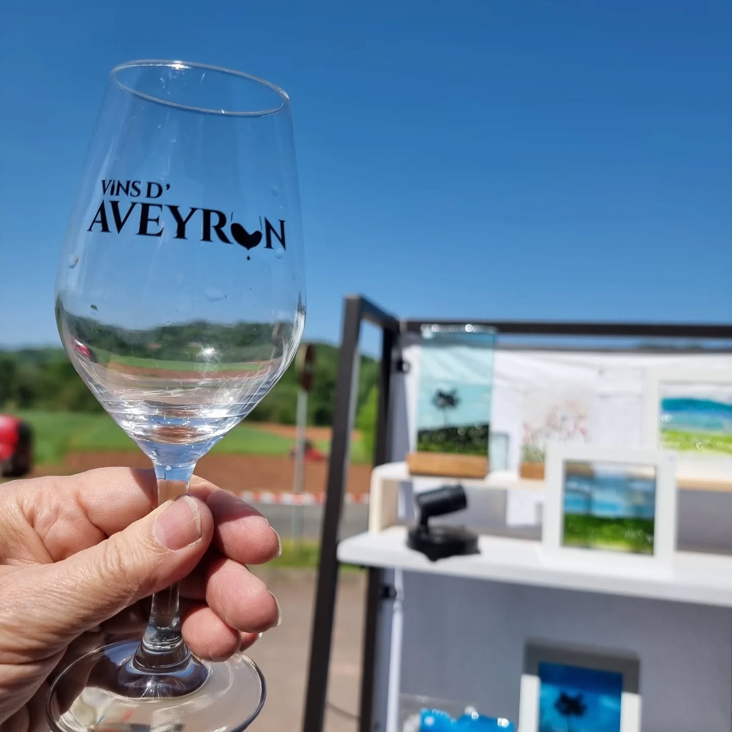 Samedi parfait : vin @domaineducourbies , musique, nourriture et artisanat – venez nous rejoindre !
