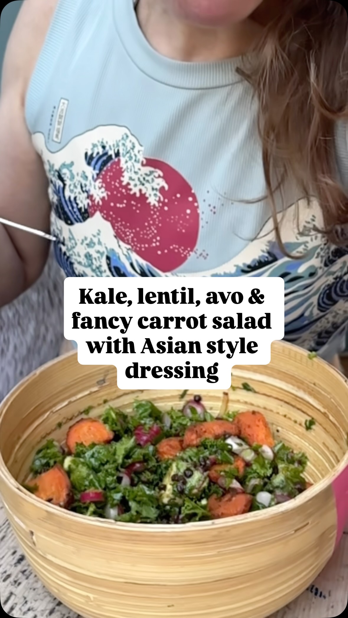 Variations on a theme of Kale. Might even call this The Kale Series - Episode 2: Return of The Kale
INGREDIENTS:
Kale
Lentils (of your choice, I’ve got belugas)
Avo
Radishes
Red onion (sliced and roasted for 10 mins)
Carrots
Thai red curry paste
DRESSING:
Olive oil
Toasted sesame oil
Lime juice
Soy sauce
METHOD:
Start with the carrots - chop and coat in oil & red curry paste. Oven for about 40 mins
Meanwhile chop everything else (except onion) and put in a bowl. Including dressing.
10 mins before the carrots come out, put onion in oven.
Once carrots & onions are ready, remove from oven, allow to cool before adding to the bowl.
Toss and enjoy! And of course, let me know if you make it!