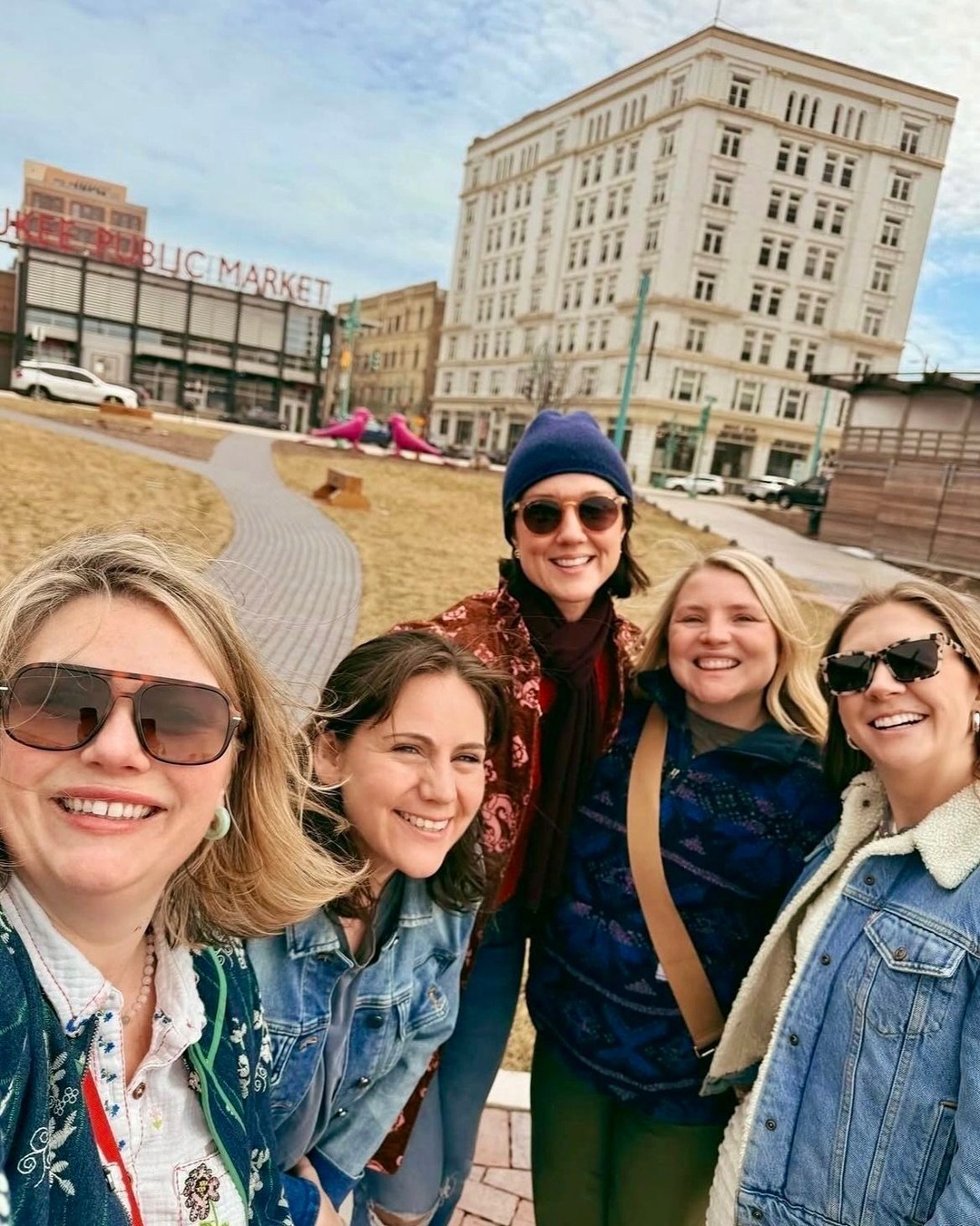 All Friday lunch walks lead us to the @milwaukeepublicmarket ... hbu? 👀
📸: @abigilman