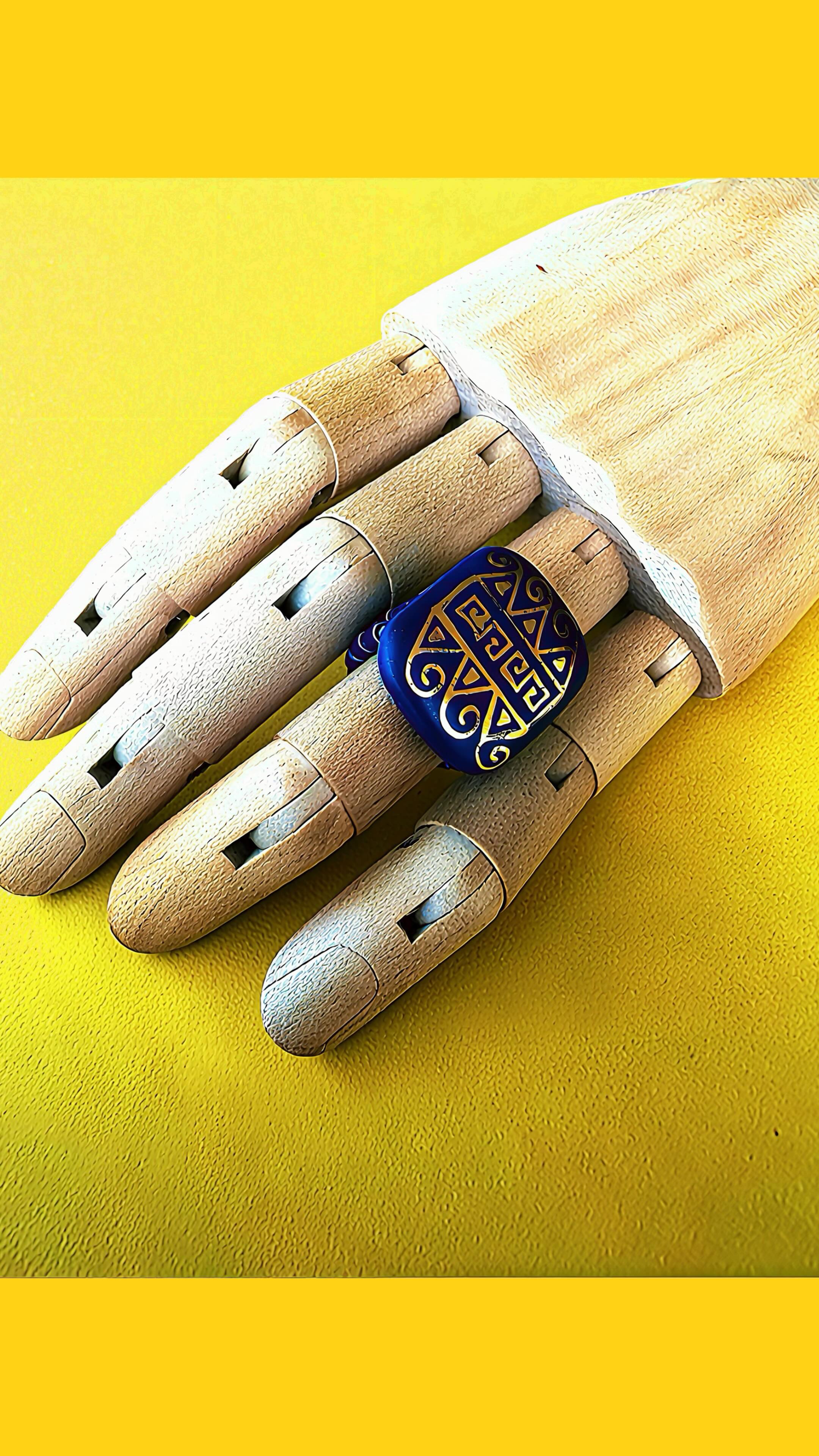 Todas as peças da nossa Coleção Cerâmica são feitas manualmente em argila natural, muitas desenhadas com ouro, como esse conjunto em cerâmica opaca.
O desenho remete à arte inca, inspirado nas muitas viagens feitas pelo artesão responsável pela sua criação.
O resultado são peças delicadas, mas repletas de personalidade.
Para conhecer mais a nossa Coleção Cerâmica e escolher suas peças favoritas, entre no nosso site e aproveite o FRETE GRÁTIS para compra de quaisquer produtos pronta entrega.
Não esqueça de usar o cupom BEMVINDA10 para desfrutar de desconto na sua primeira compra.
#luxosustentavel
#elegancianatural
#biojoiasexclusivas