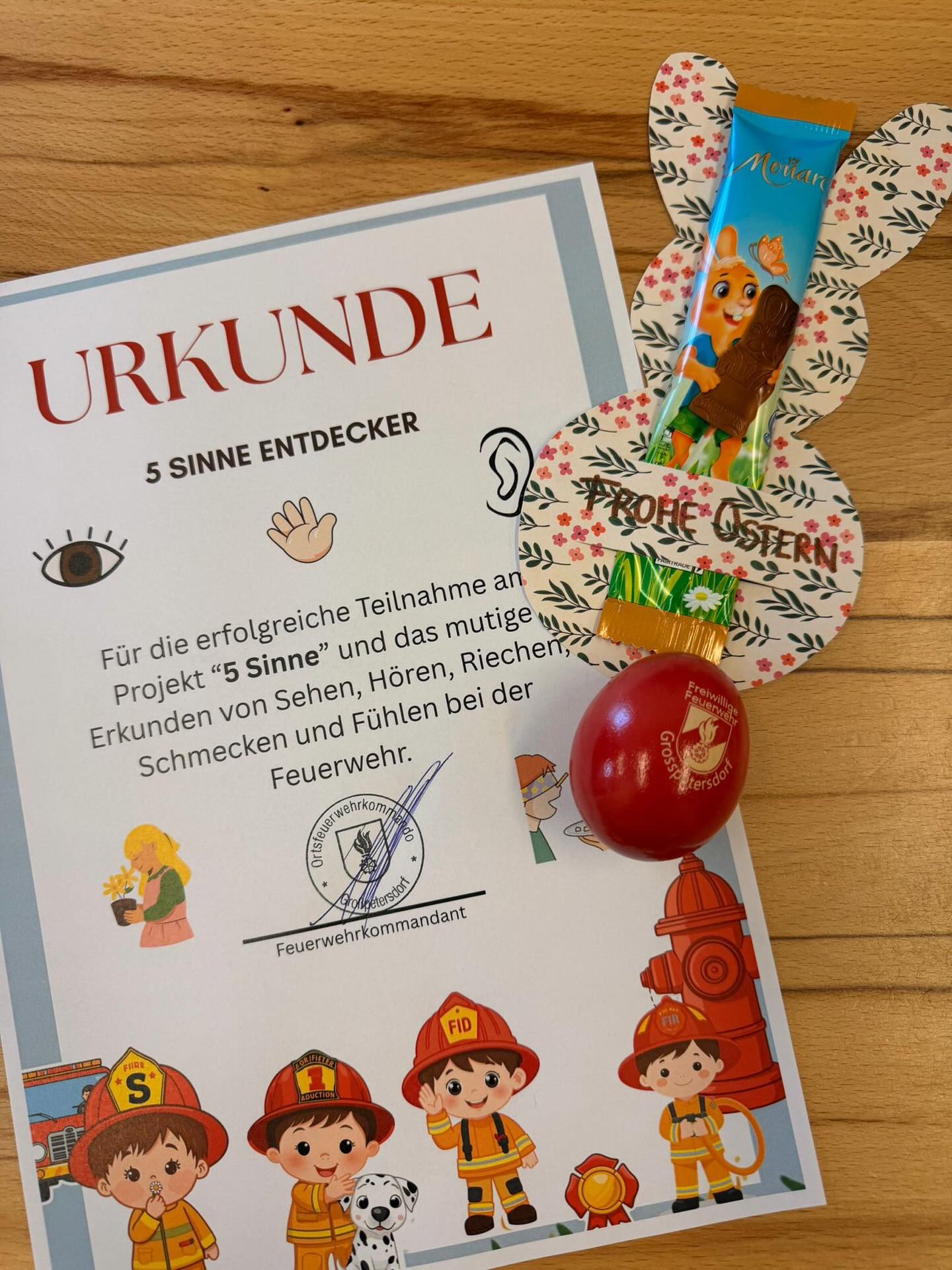 🚒 Feuerwehrkids & unsere 5 Sinne 🚒
Am 04.04.2026 stand unser Feuerwehrkids-Treffen ganz im Zeichen unserer 5 Sinne und ihrer Bedeutung im Feuerwehrdienst 🚒🔥
Nach einer kurzen Einführung starteten unsere Kids in einen abwechslungsreichen Stationenbetrieb:
👀 Sehen – Buchstabenrätsel
👂 Hören – spannende Funkübungen
✋ Fühlen – Feuerwehrgegenstände ertasten
👅 Schmecken - Lebensmittel erraten
👃 Riechen – Düfte erkennen 😋
Mit viel Neugier und Begeisterung meisterten die Kinder alle Aufgaben und konnten spielerisch Neues lernen 💪✨
Zum Abschluss gab es für jedes Kind noch eine kleine Osterüberraschung 🐣🐰
Ein rundum gelungener und lehrreicher Nachmittag für unsere Feuerwehrkids! 🚒🔥
Ein herzliches Dankeschön an alle Helfer:innen für die tolle Organisation und an unsere Feuerwehrkids für eure Begeisterung!🙏
Wir freuen uns schon auf das nächste gemeinsame Treffen! 🚒