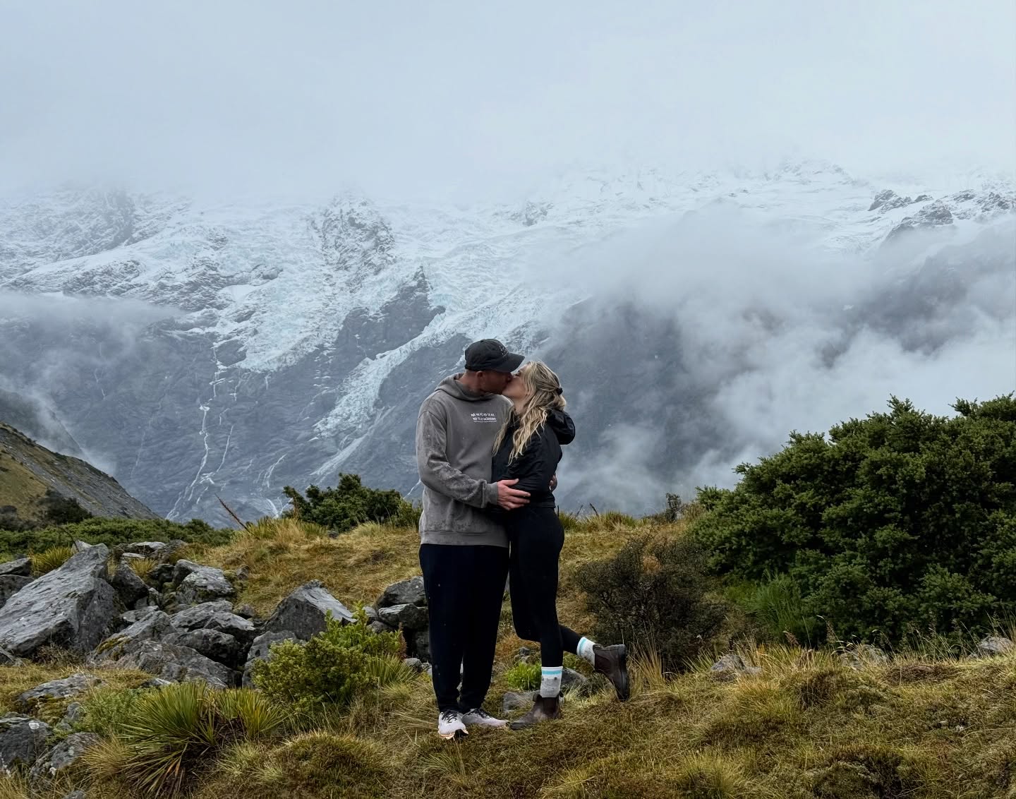 Celebrating my 31st year around the sun + Easter getaway in New Zealand 🫶🏼 obsessed with these mountains + how pretty and magical everything is ☀︎