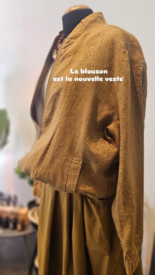 ⚡️Michaela
Cette saison grand retour du blouson décliné dans différentes matières, des couleurs sublimes, une coupe bombers revisitée,...
👉 On adore !!!
Mon coup de coeur pour le blouson Michaela ultra soft mais tellement chic .
2 couleurs: naturel et cumin
100% lin
Prix : 169€
✨️ Quelle couleur preferez vous ?
#lookdujour #blouson #nouvelleco