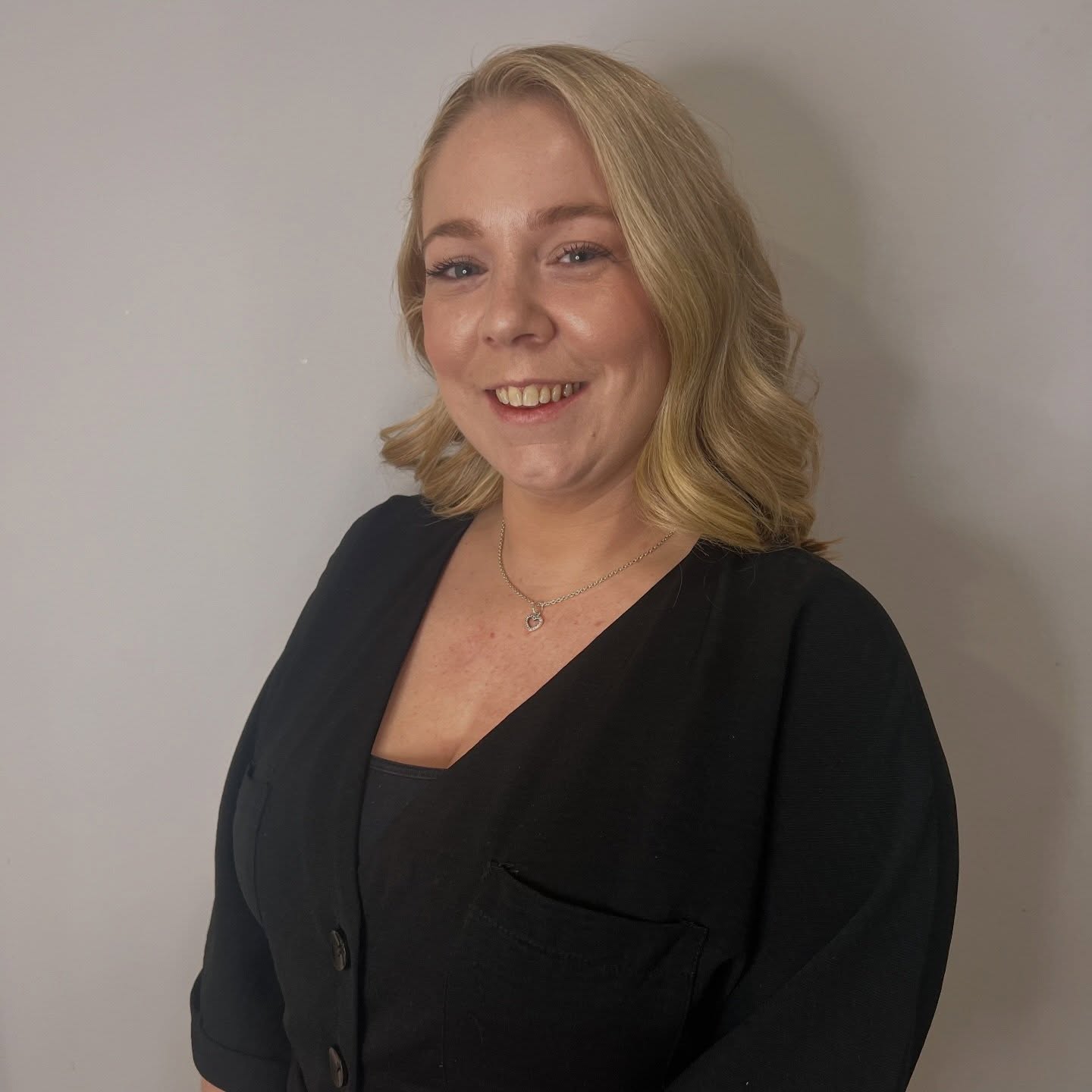 Nikki - Senior Designer
Nikki started hair at the age of 16, she loves all aspects of hairdressing and confident stylist in Men’s, Women’s and Children’s hair as well as colouring.
Nikki is also one of our specialists in the male and ladies hair replacement system.
Tuesday 9-6
Wednesday 930-530
Thursday 10-7
Saturday 9-5 (alternate weeks)
Book now via the link in the bio 🤍
#salon167davidlloyd #salon167