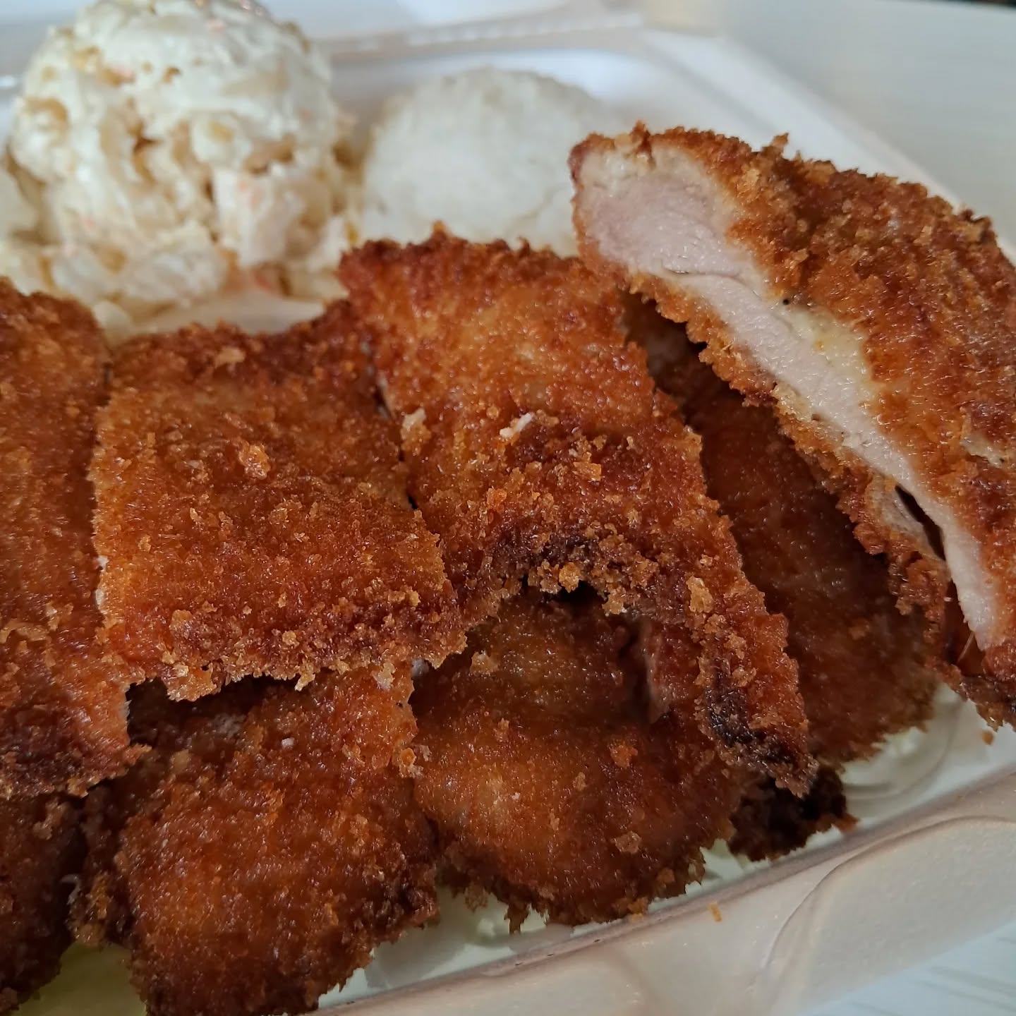 Thank you @howzithawaiianbbq for making amazing Katsu Chicken. That panko breading was crispy crunchy without being too solid.
Excellent meals each time, cheers!