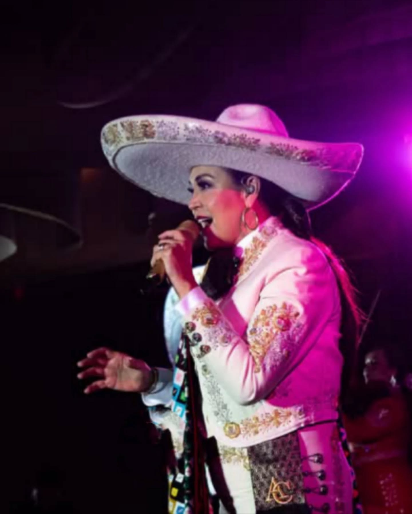 ✨ A B R I L ✨
En 10 días retomo mi gira #50AñosCantandoAMéxico en Livermore, California. Y no puedo sentirme más feliz y afortunada de volver a encontrarme con ustedes 😍
Espero pronto poder anunciarles nuevas fechas, ¿Dónde te gustaría que nos veamos? Te leo 👀👇🏻
Boletos y más información en AidaCuevas.com
#AídaCuevas #Abril #Gira