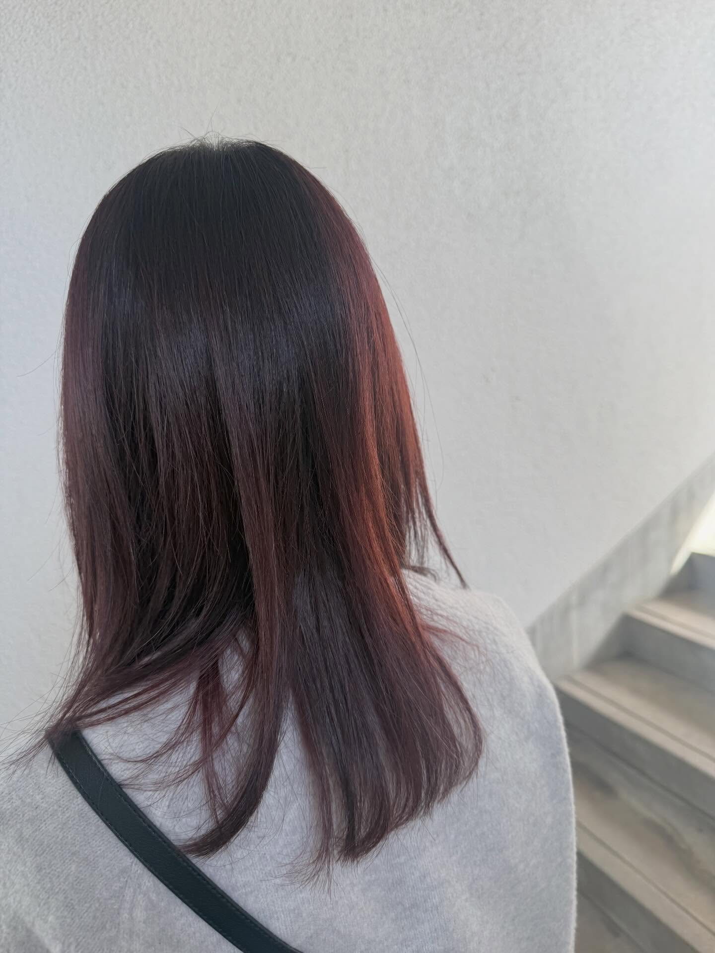 レディースカットカラー。
•
赤みも可愛いですよ。
•
•
#福岡美容室
#ショートカット
#ブリーチ
#ハイライト
#soisu