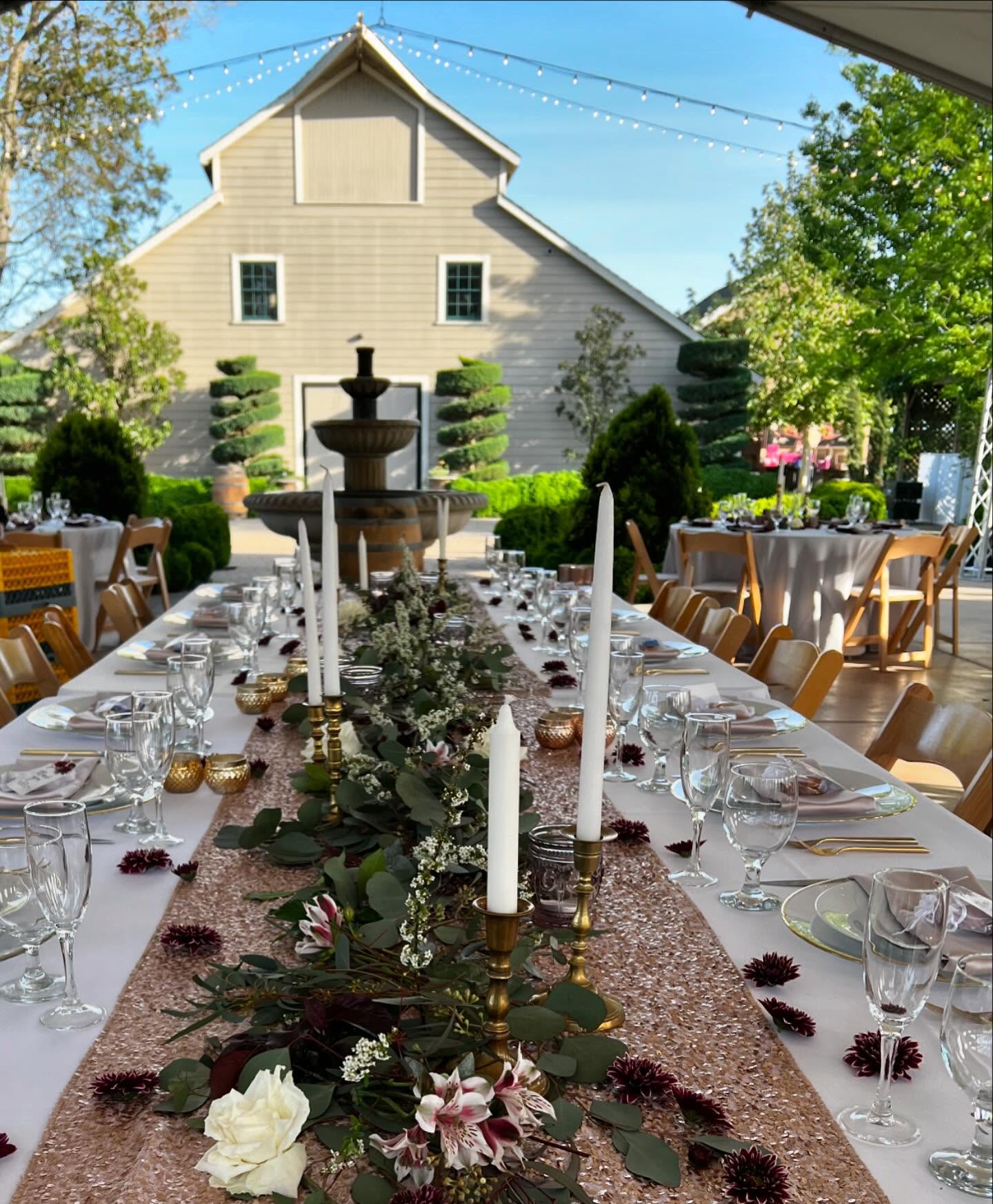 Winter is coming but we can definitely get started on planning the details. ❤️ Besides, isn’t wine season year around? 🙌
Venue: @scribnerbendvin
Floral: @jackiesflowers_