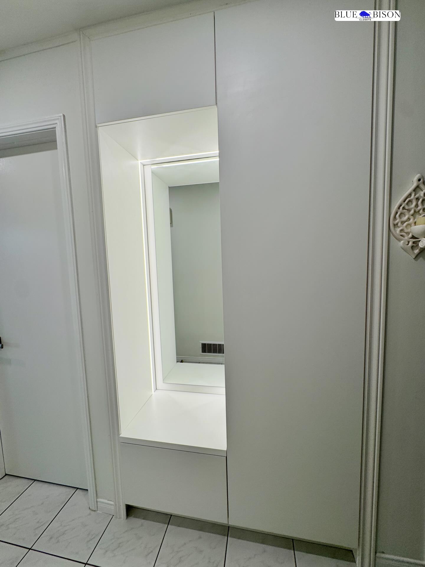 A sleek built-in with a softly lit mirror niche — giving you a functional drop zone, a quick outfit check, and clutter-free space all in one. Minimal on the outside, smart on the inside.
Designed by Blue Bison Closets. ✨
#storagesolution #customclosets #closetdesign
#bluebisonclosets