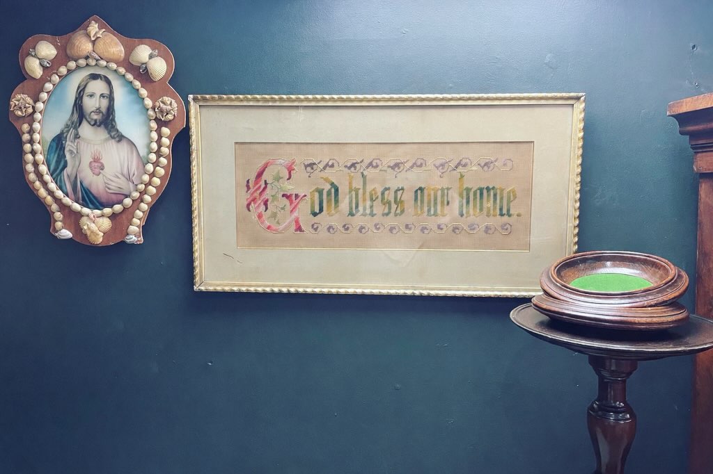 -SOLD-
It appears our weekend buying trip has been heavily influenced by the Easter festival. Unintentionally but very apt we have arrived back with these amazing items in our haul.
If you like kitsch, this Jesus picture in shell frame ticks all the boxes. Wooden handmade frame with seashells surrounds convex Sacred Heart ❤️ glass painting H45cm W35cm £45
SOLD —— God bless our home’ embroidery mounted in gilt frame, surely every home should have one? W75cm H39cm £45
Wooden church collection bowls with green baize lining. Handy for chucking your keys, small change etc. D20cm £25 each ( 2 available)
#easter #jesus #kitsch #godbless #church