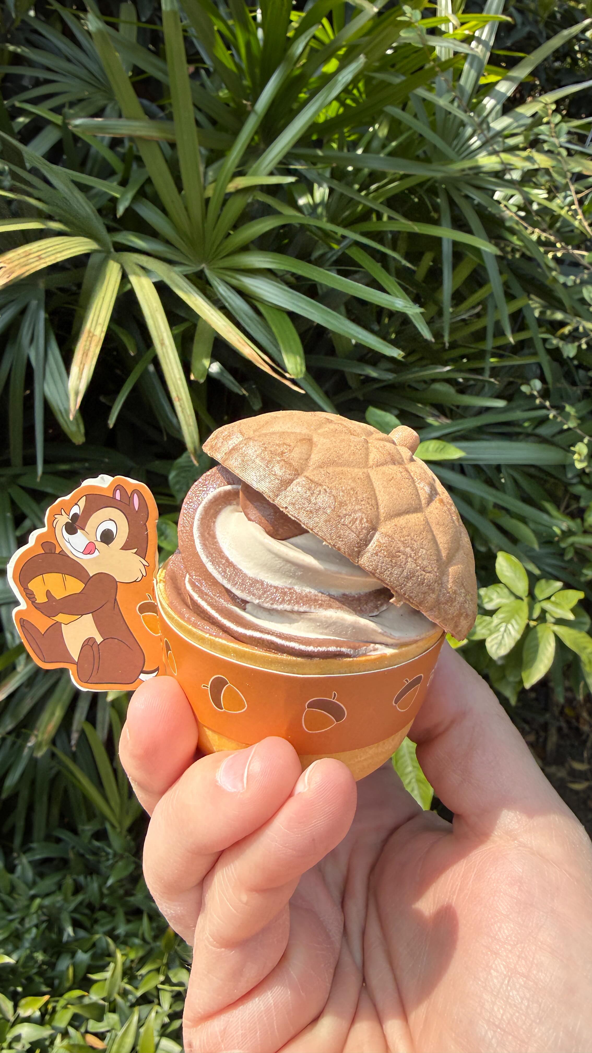 Ate our way through @shanghaidisneyresort of all the Disney Parks this was easily the best for #food and themed #snacks 🥟🍭🍿
#food #disney #disneyland
