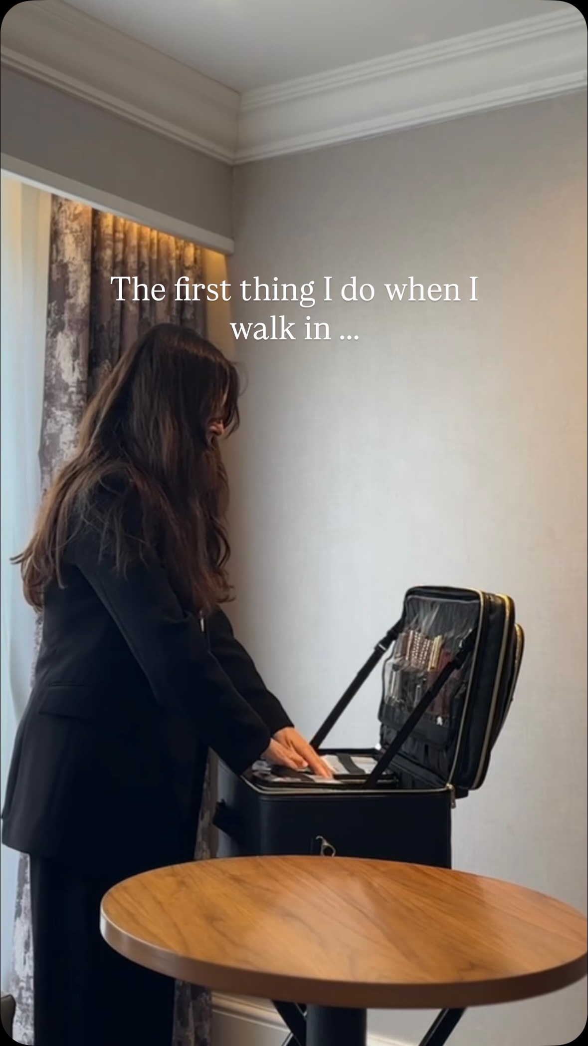 I will (gently 😅) re-organise your room to create the best possible lighting and setup.✨
When I walk in, I’m instantly thinking…
✨ Where is the window?
✨ Where is the best natural light?
Because I’ve got you. 🤍
As your makeup artist, lighting really matters. Natural daylight means I can see your true skin tone and create the most seamless, accurate colour match, without it being affected by yellow, cool or dark lighting.
I’ll always bring my trusted lighting for early or late starts, but nothing compares to soft, natural daylight.✨
It also gives you the most flattering light for your bridal prep photos and videos… which makes such a difference when you look back on them in the future.
Secondly…
✨ Where can I set up my kit?
✨ Is there enough space?
✨ Is there a table at a good height?
✨ What’s the background like?
This is all about creating a calm, smooth morning for you. Everything within reach, everything flowing easily… no stress, no chaos, and no back breaking floor set ups for me.😊🤍
A well thought out setup also ensures your photos and videos look clean & elevated without clutter or distractions in the background.
It’s all part of creating a seamless, relaxed experience for your wedding morning. ✨
If you’re planning your wedding, you can enquire via the link in my bio. 🤍
#bridalprep #birminghammua #solihullmua #destinationmua #weddinghmua