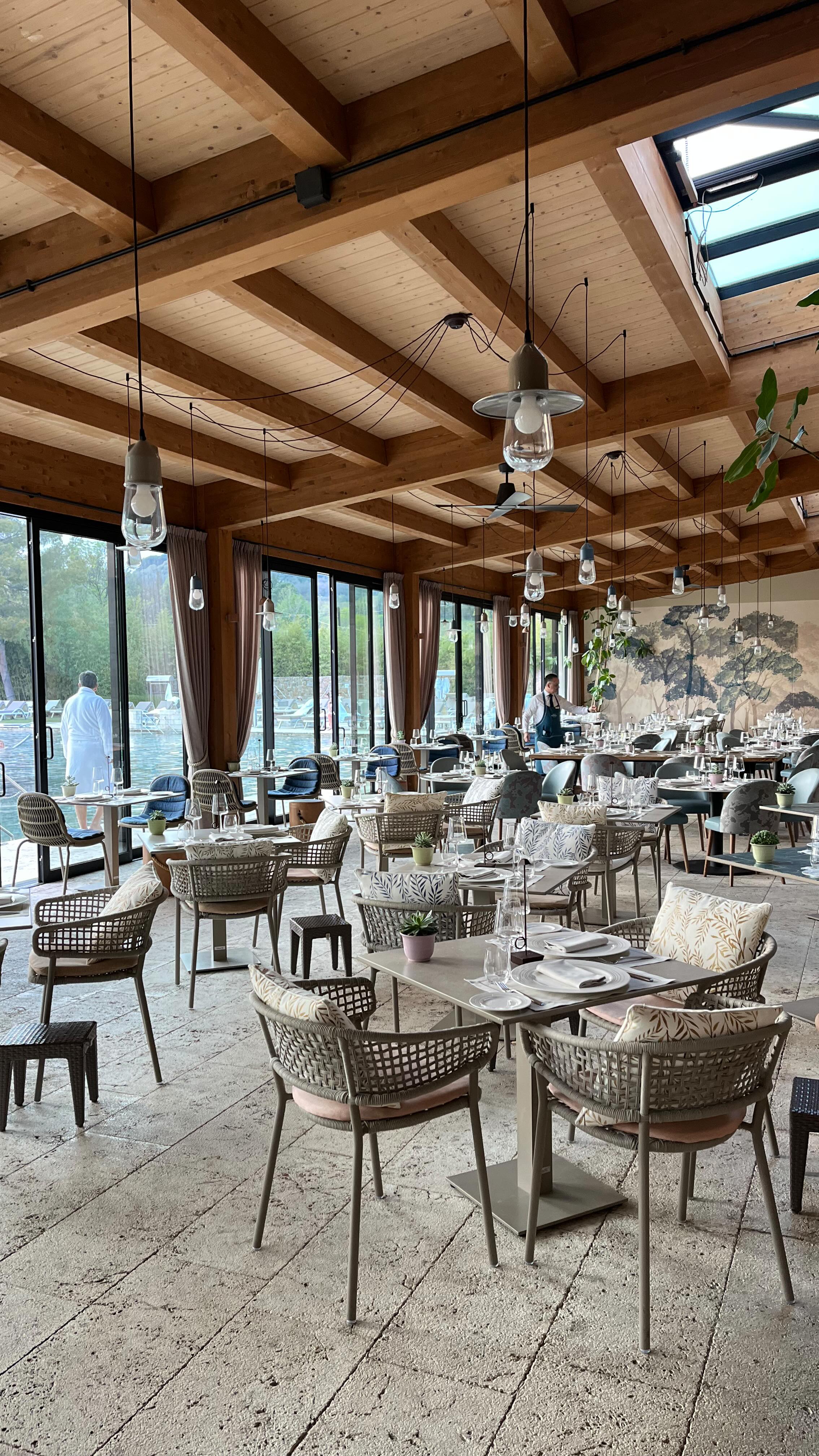 In @termedisaturnia you find a wonderful Choice of Restaurants where you can taste from international Kirchen to Italian local Tuscany Taste. Discover with us all the different facettes of the Italian kitchen ! Next Edition of @golfpleasuretaste will tune more in the local Part. #golf #pleasure #taste #tuscany #italy