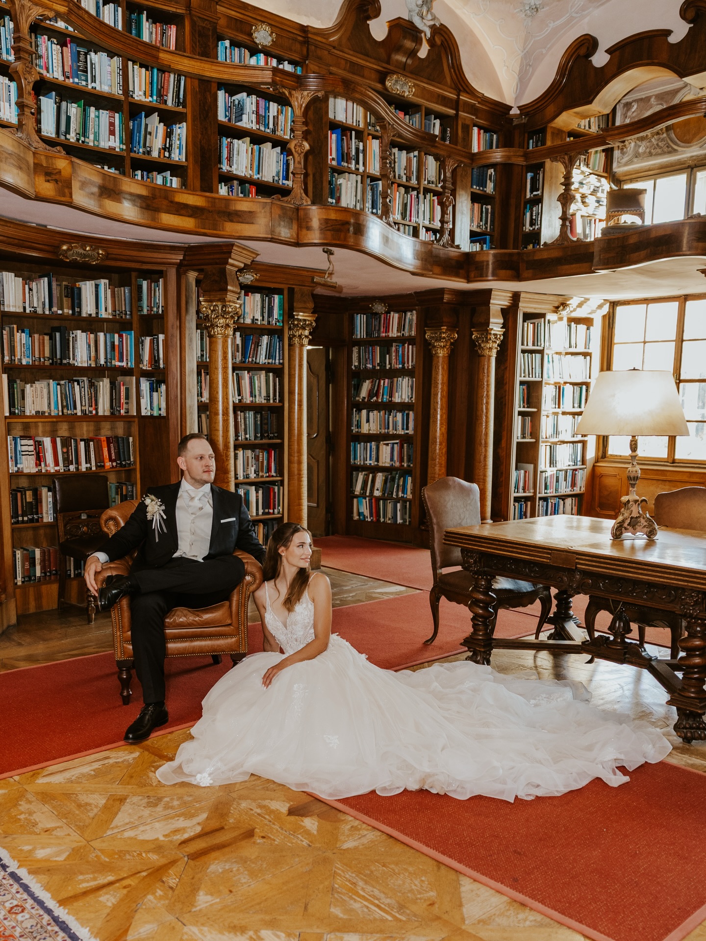 Wedding magic in the stunning library of Schloss Leopoldskron. Truly one of the most beautiful locations Salzburg has to offer
#schlossleopoldskron#salzburgwedding#salzburg