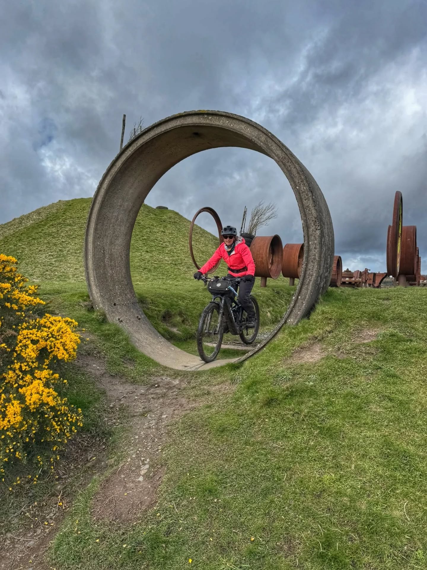 Fun at the "walnut whip" today - part of the Sunday in Hell ride in aid of @greyhoundrescuefifeofficial
Highly recommend the event for next year - great route and great charity to raise funds for.
Pretty epic weather (bitterly cold, strong winds and snow) in the aftermath of Storm Dave - but amazingly we managed to stay dry.
Loving exploring new trails - Fife is surprising me every time!
.
#scotland #fife #adventure #gravel
