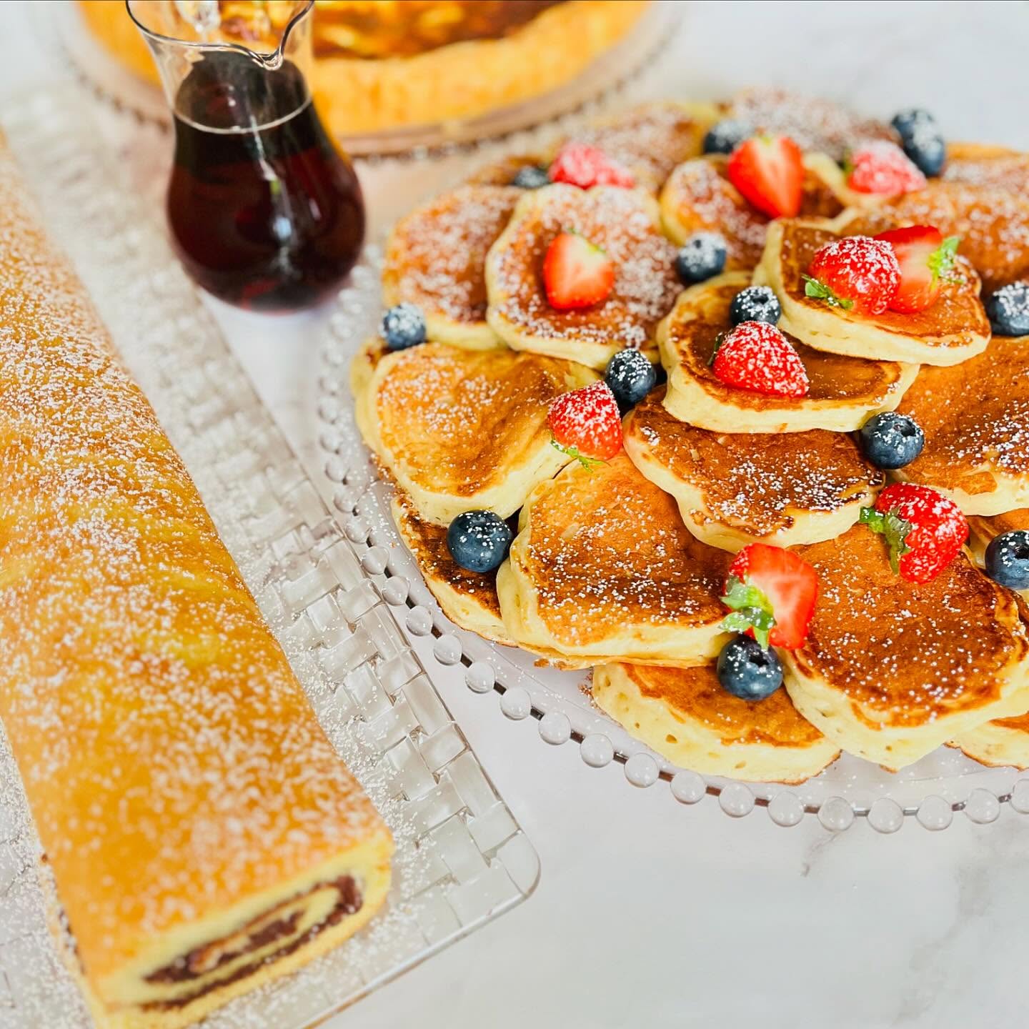 Buttermilk Pancakes with Fruits & Maple Syrup
Nutella Roll
#goodmorninglondon #winterbreakfast #comfortfood #yummy #koshercateringlondon #londonkoshercaterer