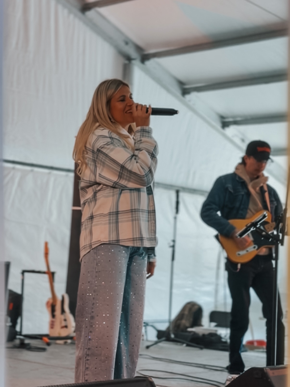 Finis la fin de semaine de ma fête en faisant ce que j'aime le plus 🎤
Gros merci à @museoparc & @ottawamic 🍁
.
.
Ended the birthday weekend on a high note🎤
Big thanks to @museoparc & @omic for having us 🍁
#sugarbush #cabanneasucre #countrymusic #musiquecountry #aries